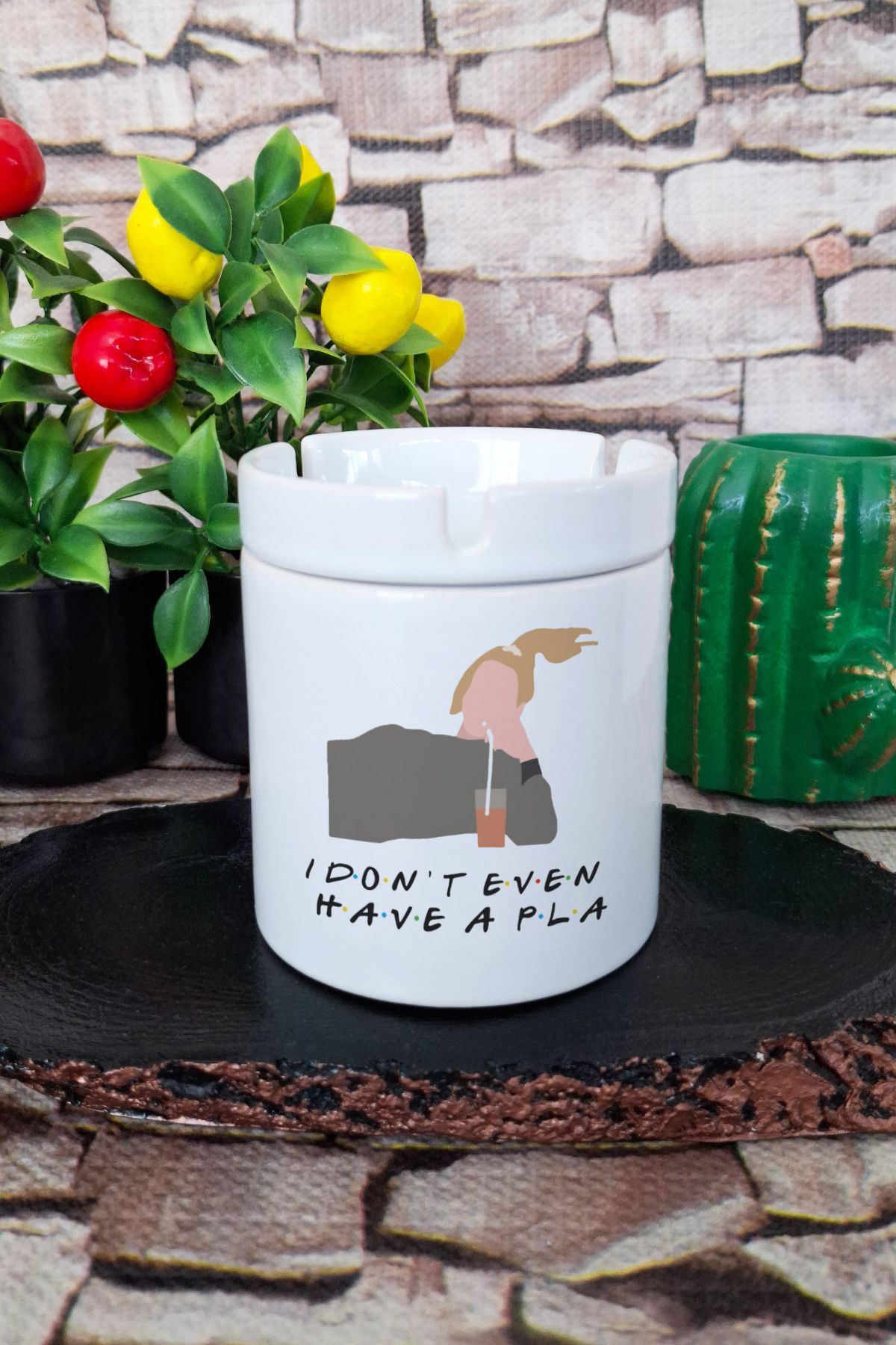 qoeuyl boutique I Don't Even Have A Pla Phoebe Buffay Friends Baskılı Seramik Kapaklı Kokusuz Küllük