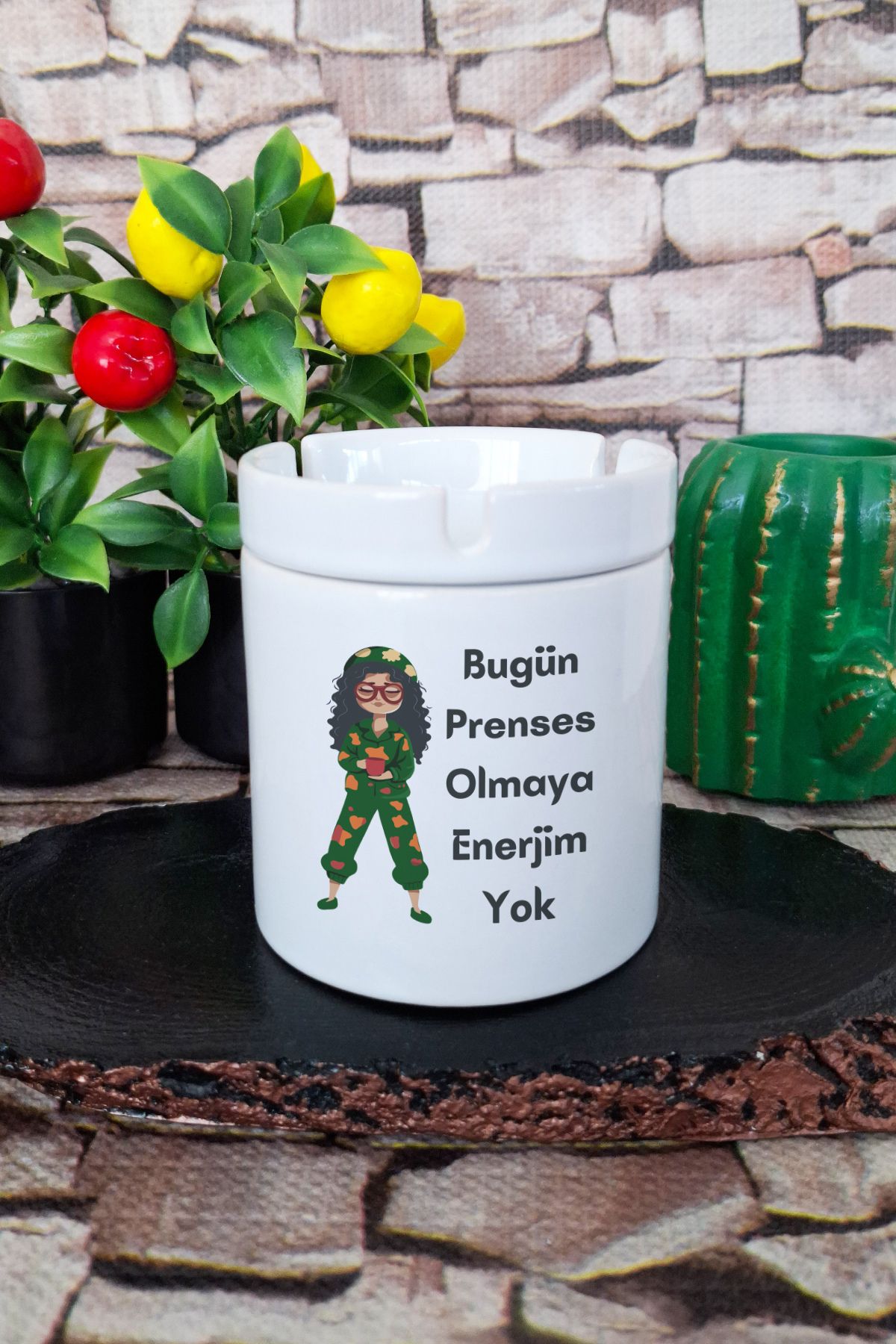 qoeuyl boutique Bugün Prenses Olmaya Niyetim Yok Komik Yazılı Baskılı Seramik Kapaklı Kokusuz Küllük