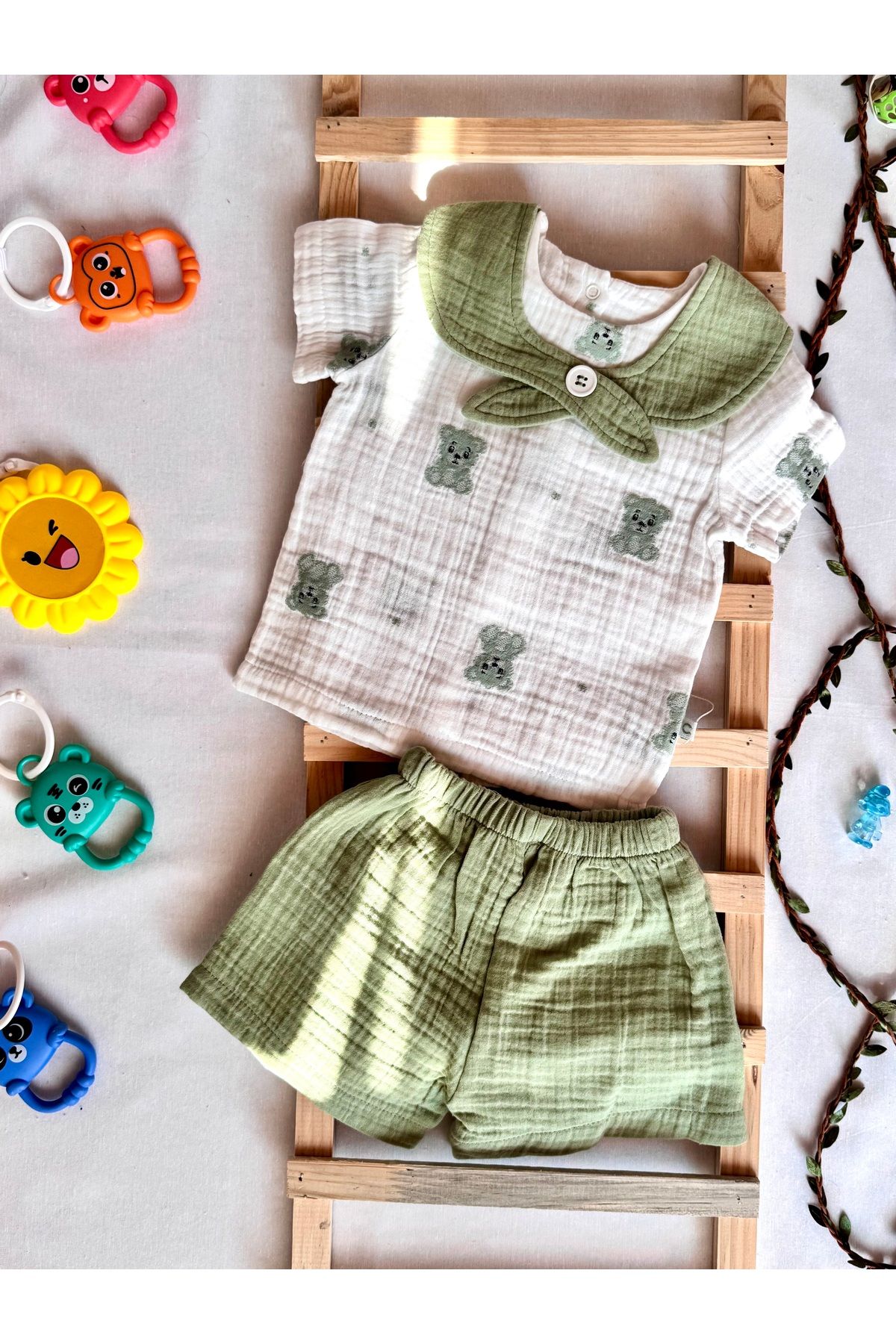 KapsülBebek %100 Organik Pamuk Müslin Unisex Bebek Yazlık 2’li Takım – Yeşil Ayıcık Desenli Fular Yaka