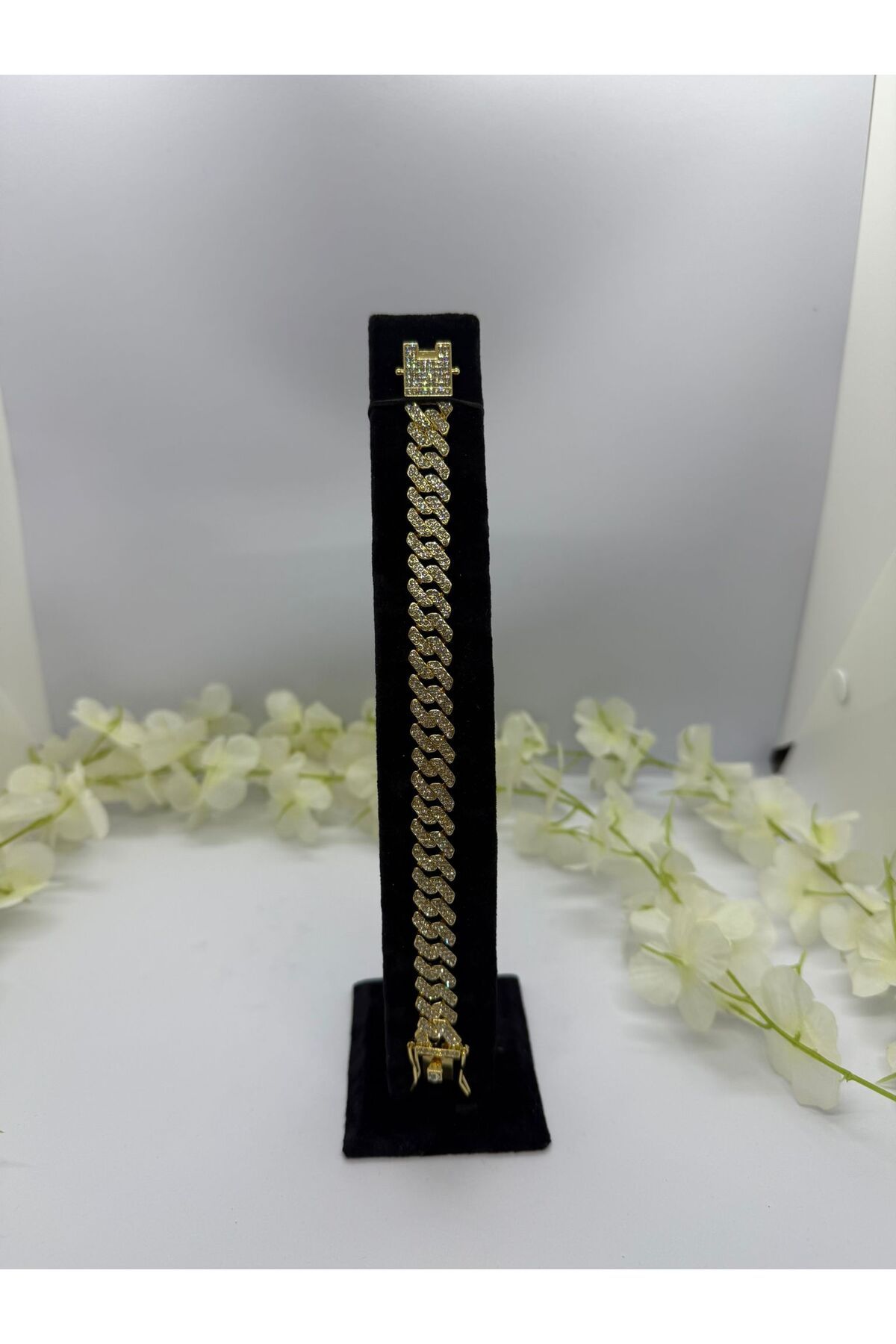 Constanza Exclusive 22 Ayar Altın Kaplama Parlayan Taşlı Kilit Set: Kolye Ve Bileklik Lvd530