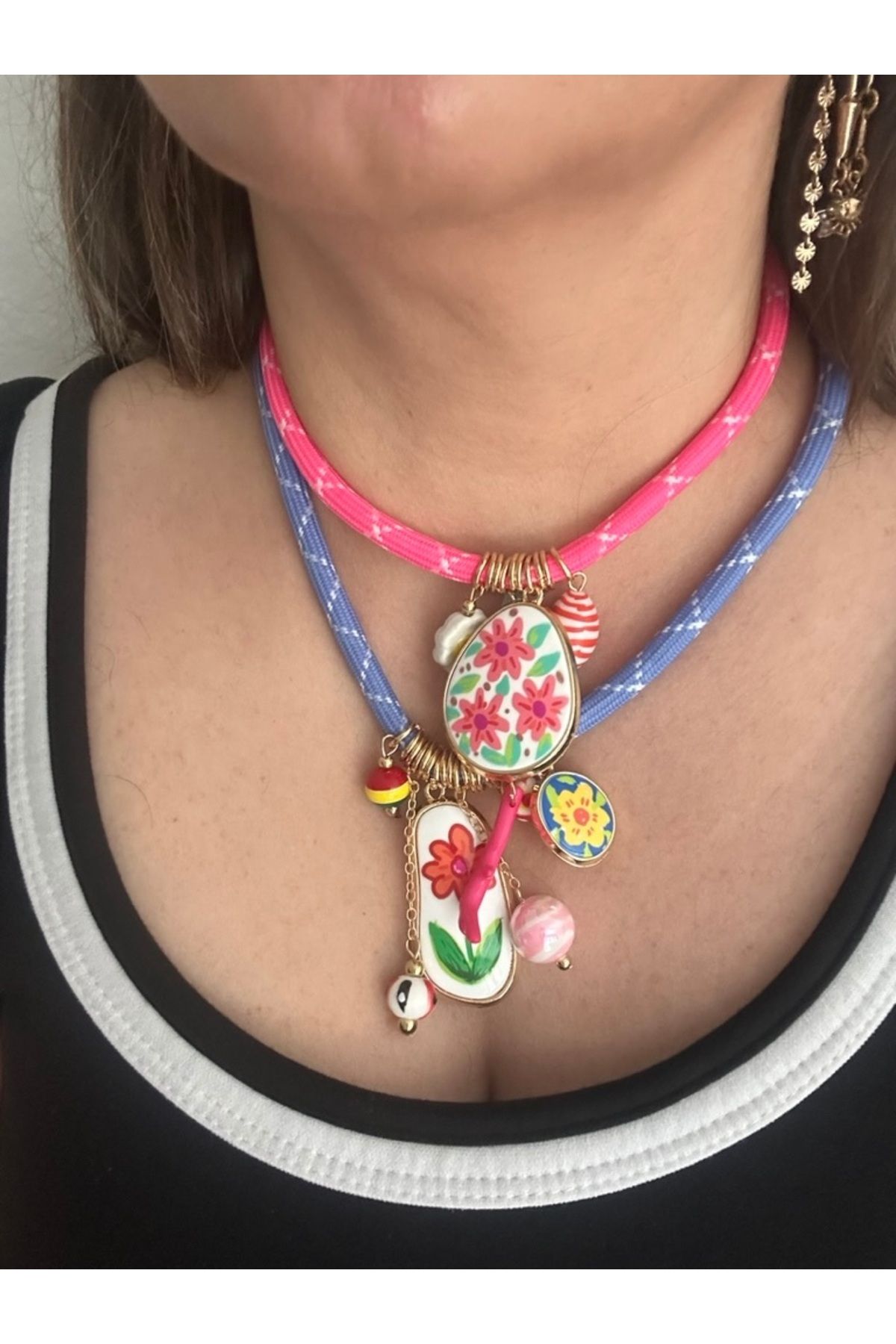 ALS Tasarım Dünyası Kadın Marka Model Pembe Ve Mavi Renk Kalın İp Ucu Çiçek Ve Balık Figürlü Şık Tasarım 2'li kolye
