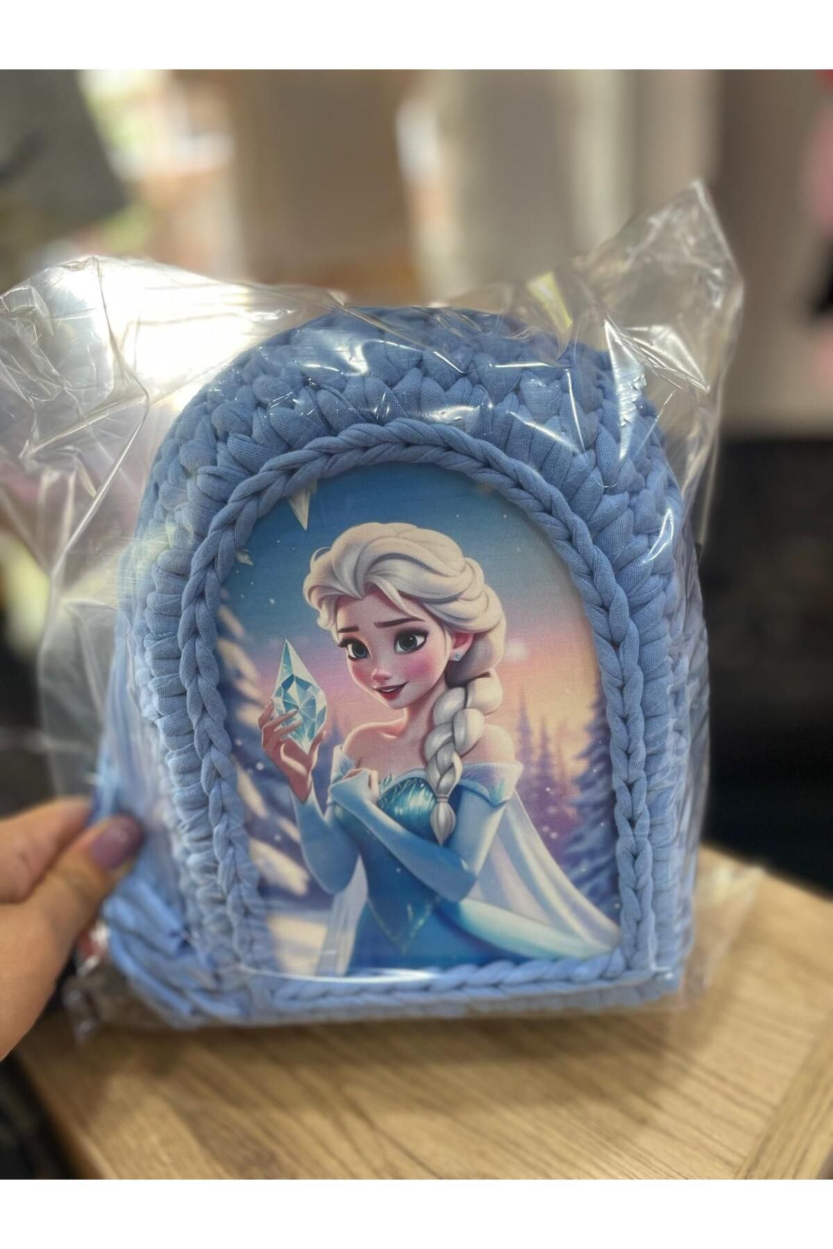 MASAL GİBİ GİYİM El Örgüsü Karakterli Çocuk Sırt Çantası (Mavi Elsa)