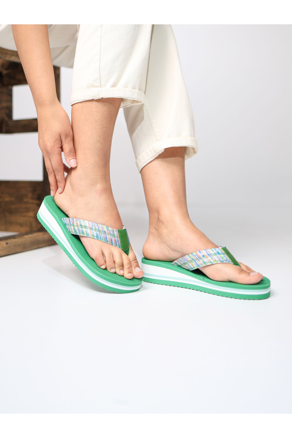 HANOX Daisy Dolgu Topuk Kadın Parmak Arası Plaj Terlik Flip Flops (4.5) Cm