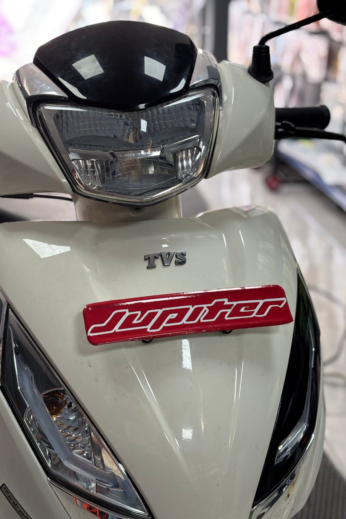 Banxtre TVS Jupiter Ön Plakalık için Kırmızı Renk Jupiter Yazılı Kaplama Sticker Etiket (1 Adet)