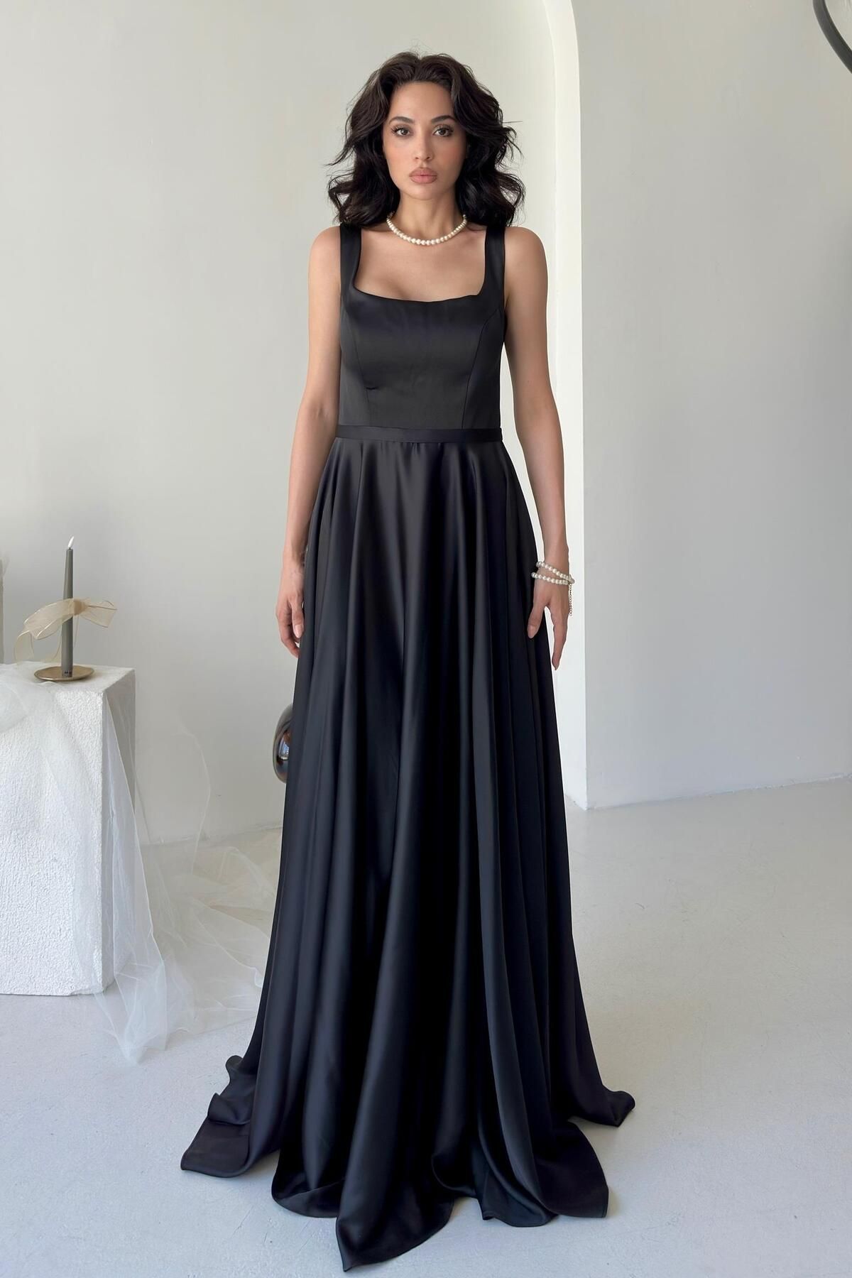 Serica Moda Siyah Kare Yaka Askılı Saten Abiye Elbise
