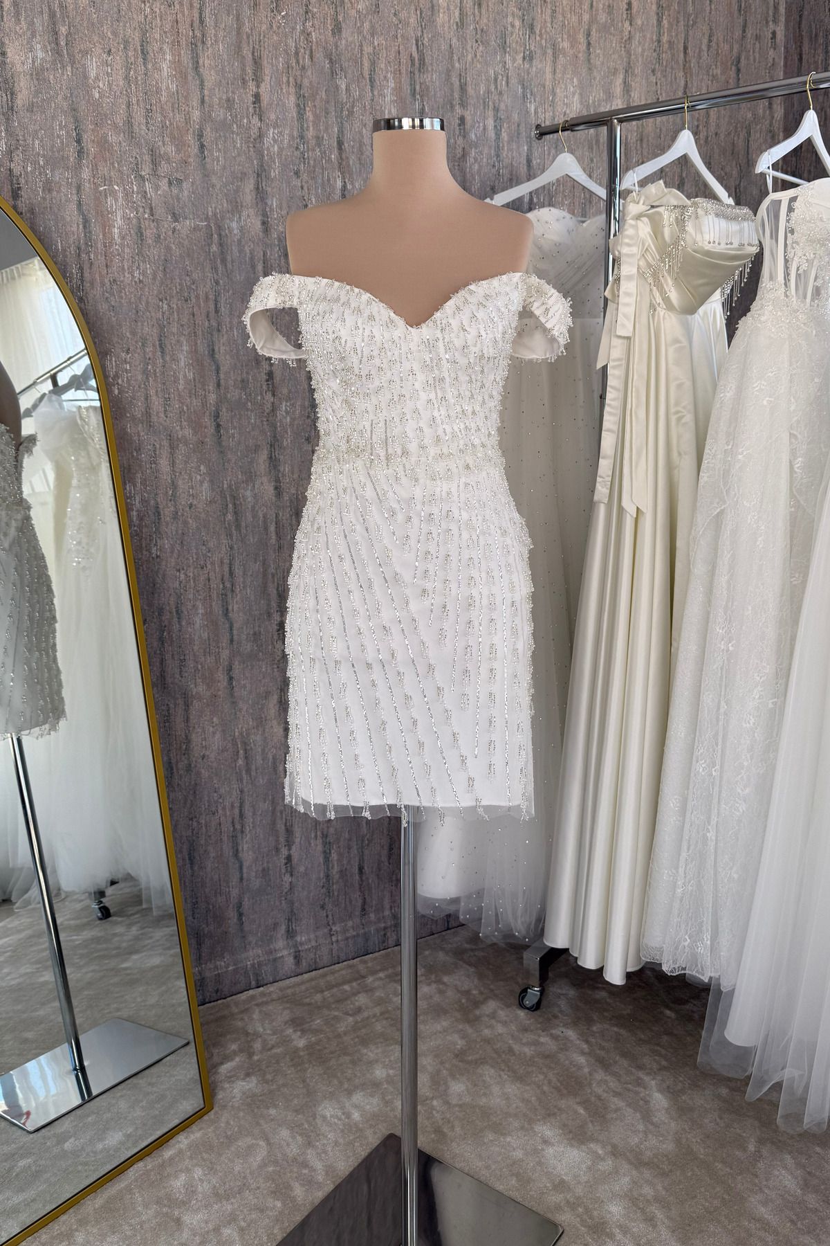 Lenta Moda Beyaz Düşük Omuz Püskül Boncuk Kaplama Mini Abiye Ve Nikah Elbisesi