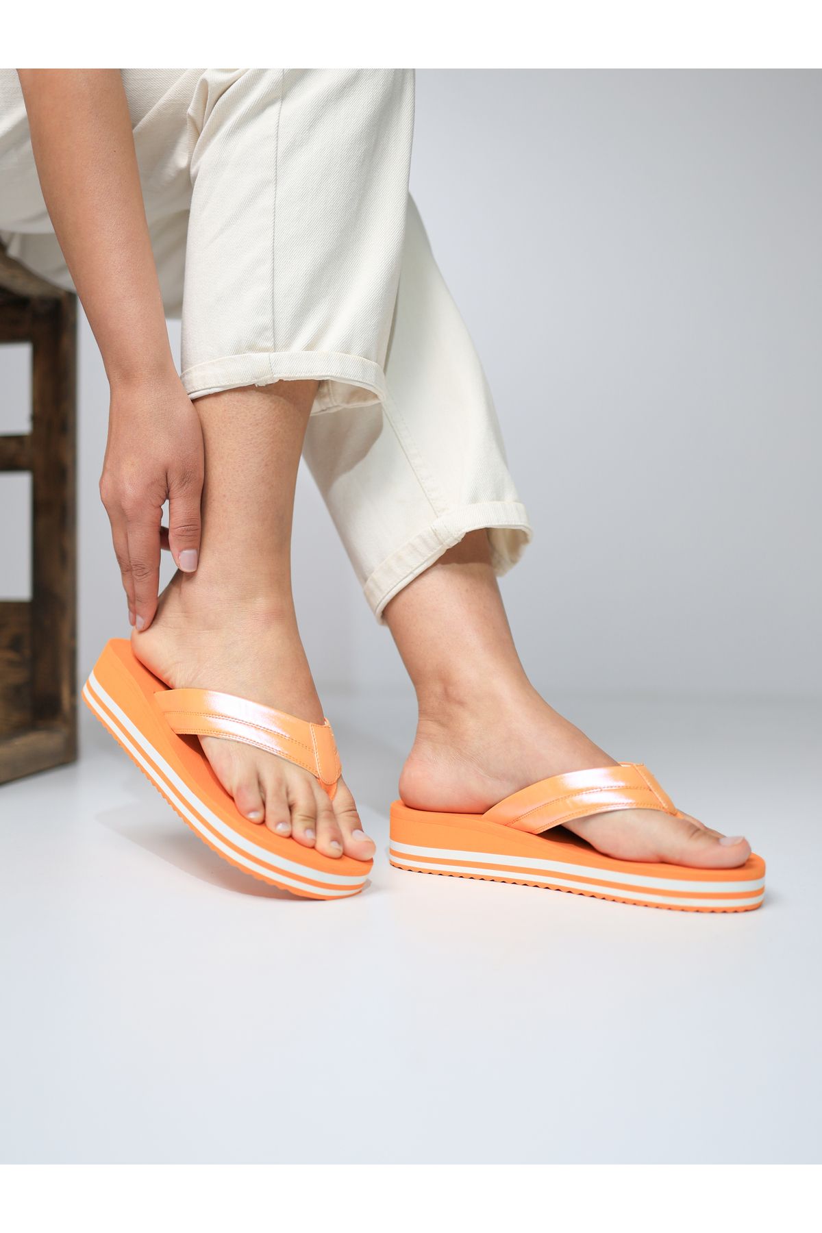 HANOX Viola Dolgu Topuk Kadın Parmak Arası Plaj Terlik Flip Flops (4.5) Cm