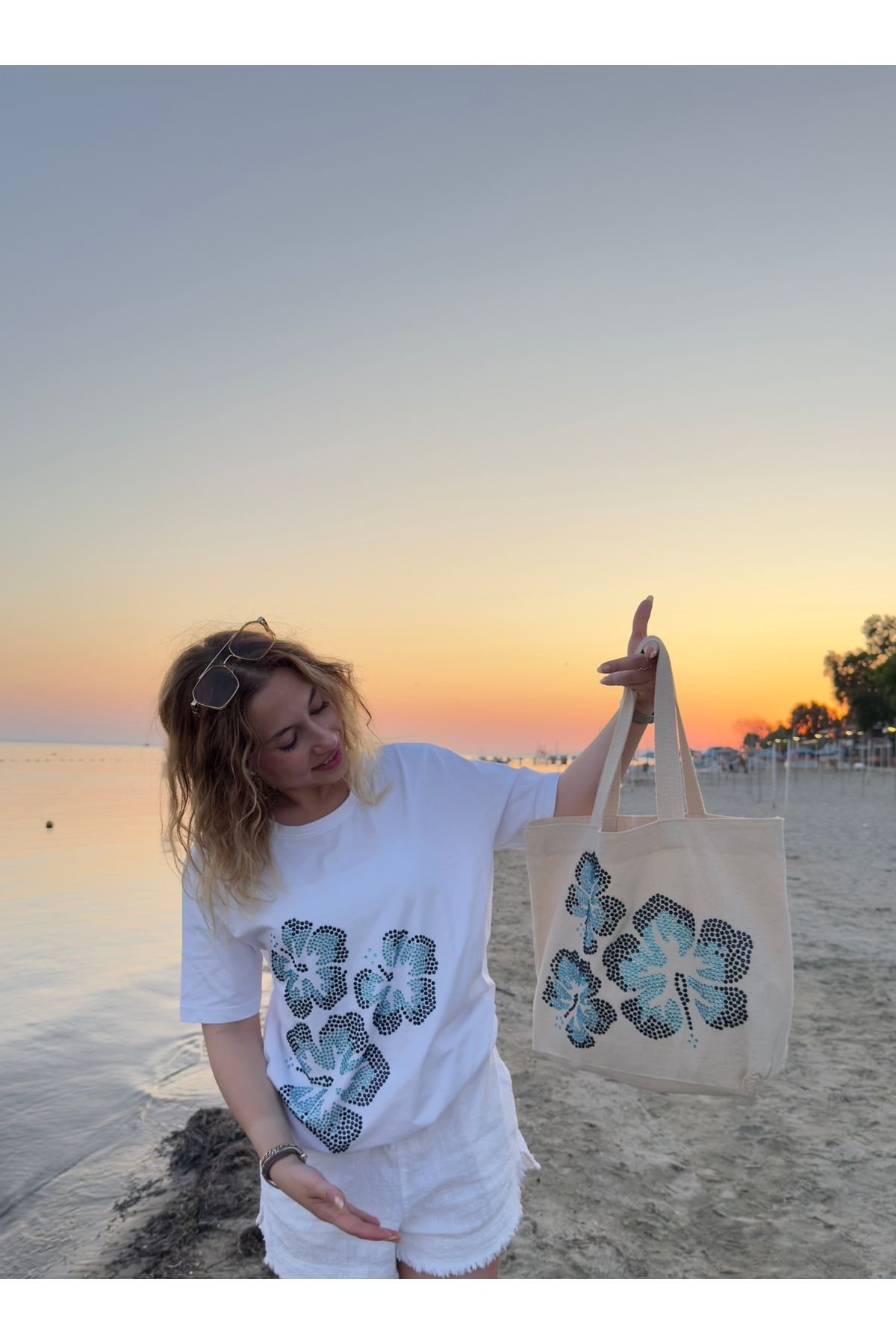 PIRILTISHOP Çiçek Desenli Taşlı Oversize Tişört