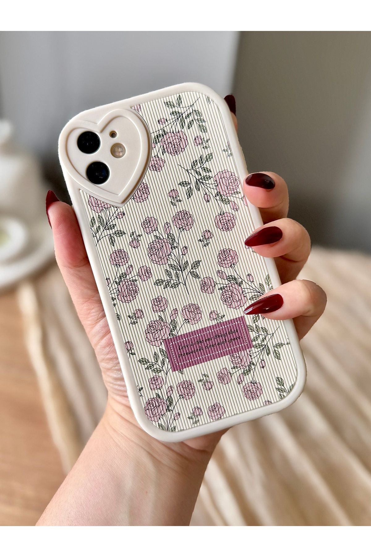 MirazTasarim IPHONE 11 ÇİÇEK DESENLİ KALP DETAYLI EKRU KILIF