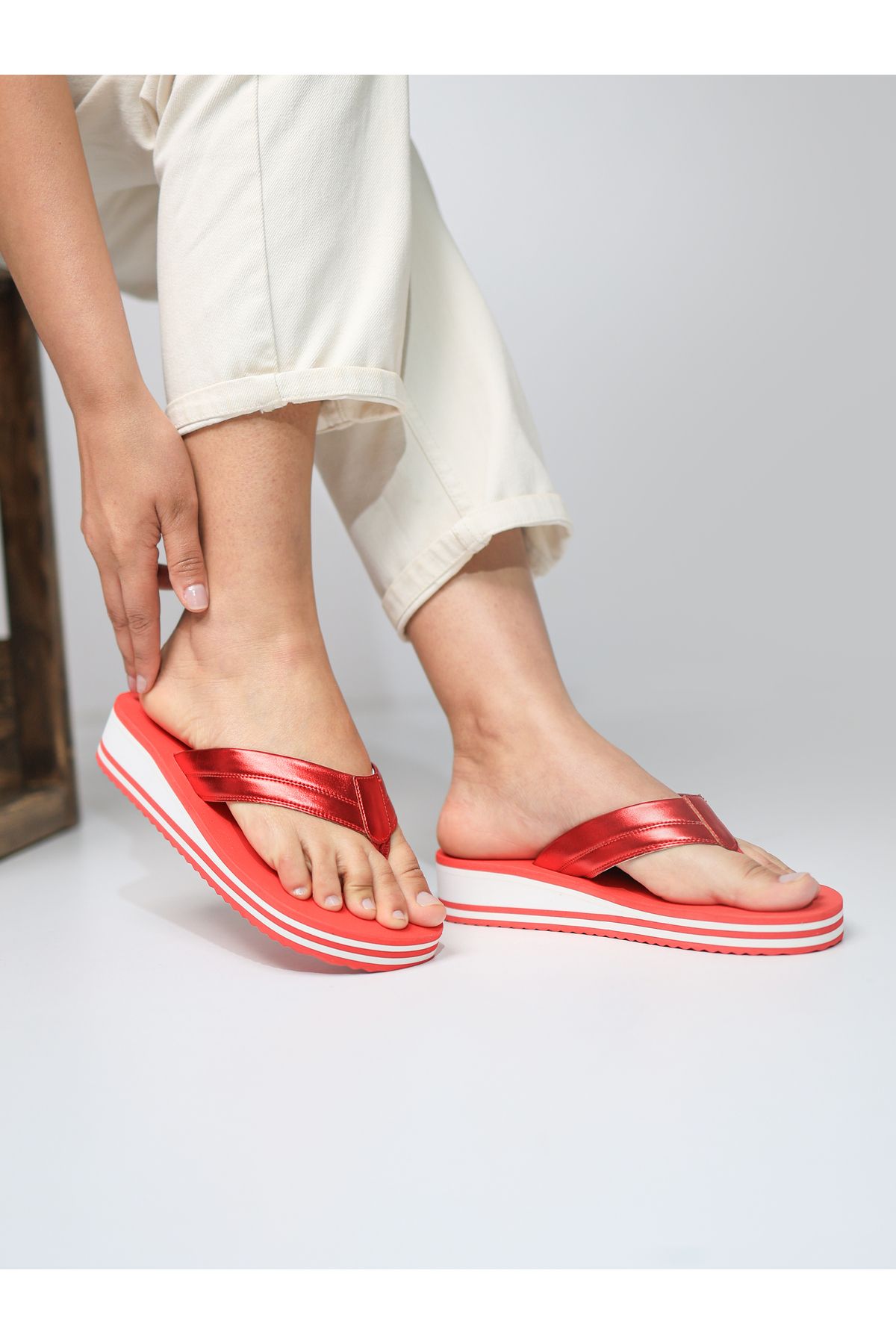 HANOX Viola Dolgu Topuk Kadın Parmak Arası Plaj Terlik Flip Flops (4.5) Cm