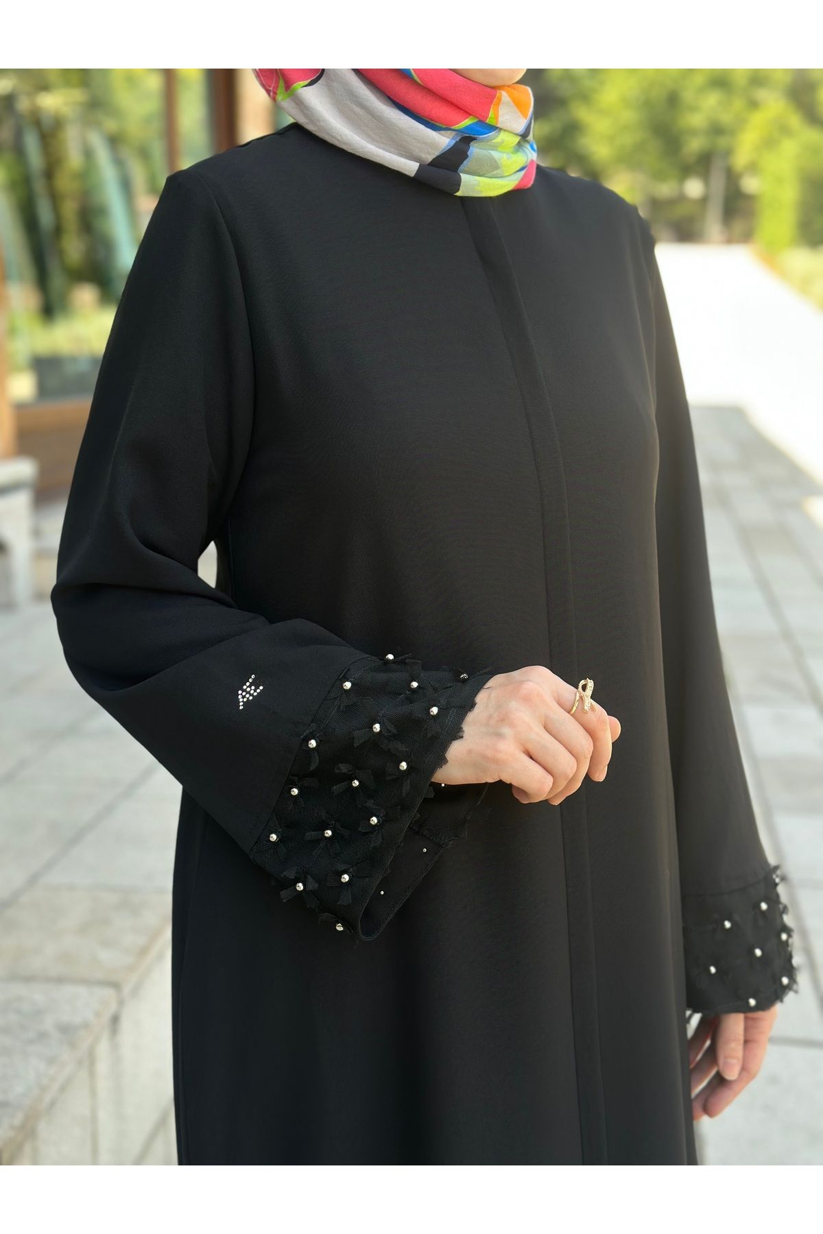 nisa ferace Ayrobin Abaye Ferace kolu fionklu incili tesettür giyim