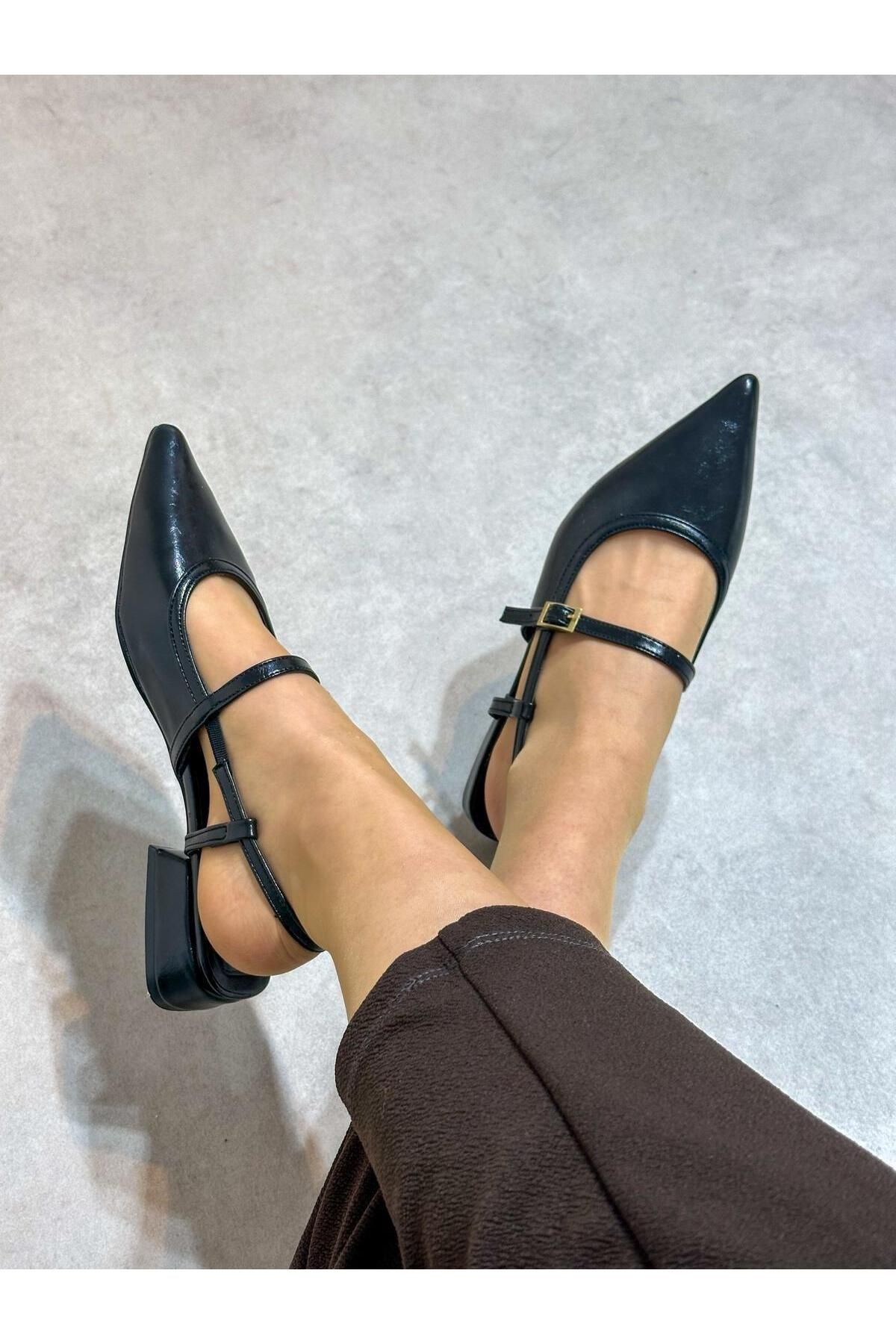 ERVANIN BUTİĞİ Siyah Cilt (Alina) Kemer Detaylı Kadın Babet