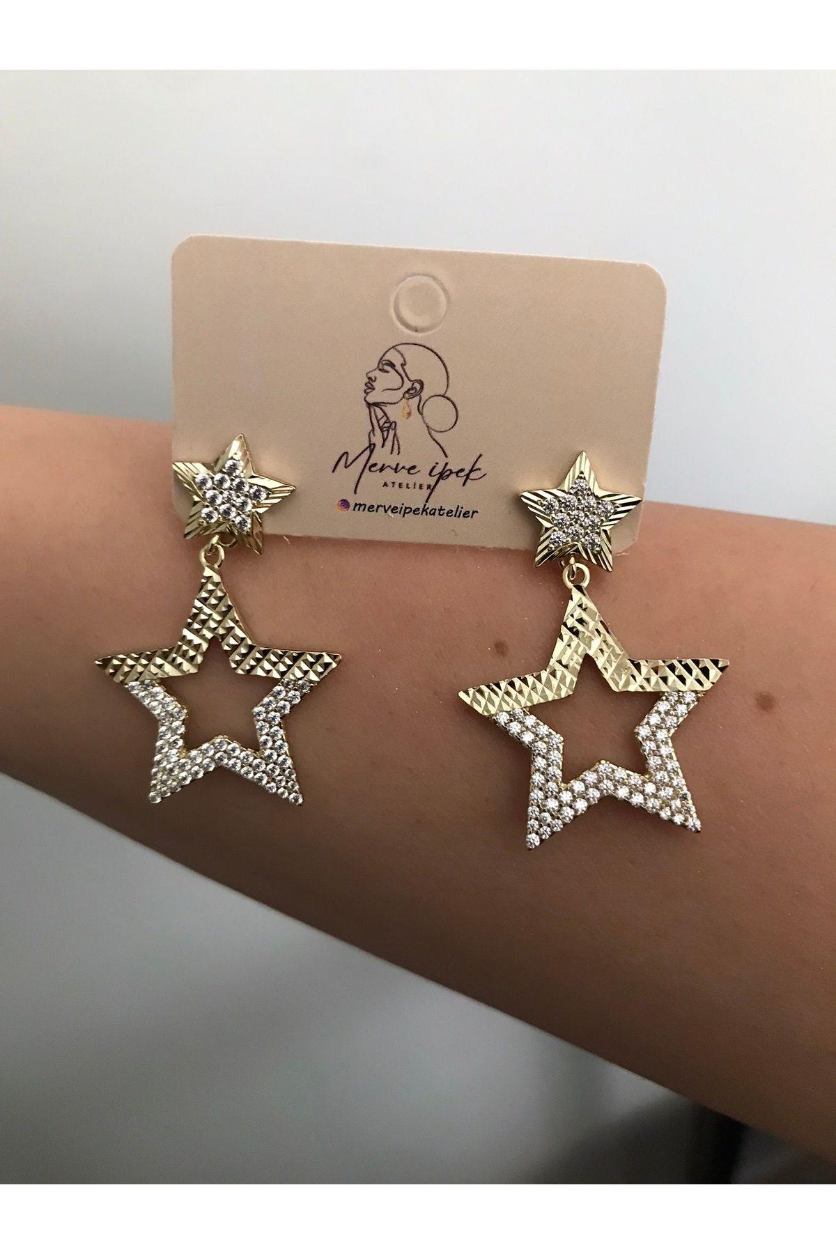 shop PASLANMAZ ÇELİK GOLD RENK PARLAK TAŞLI YILDIZ DETAYLI SALLANTILI KÜPE