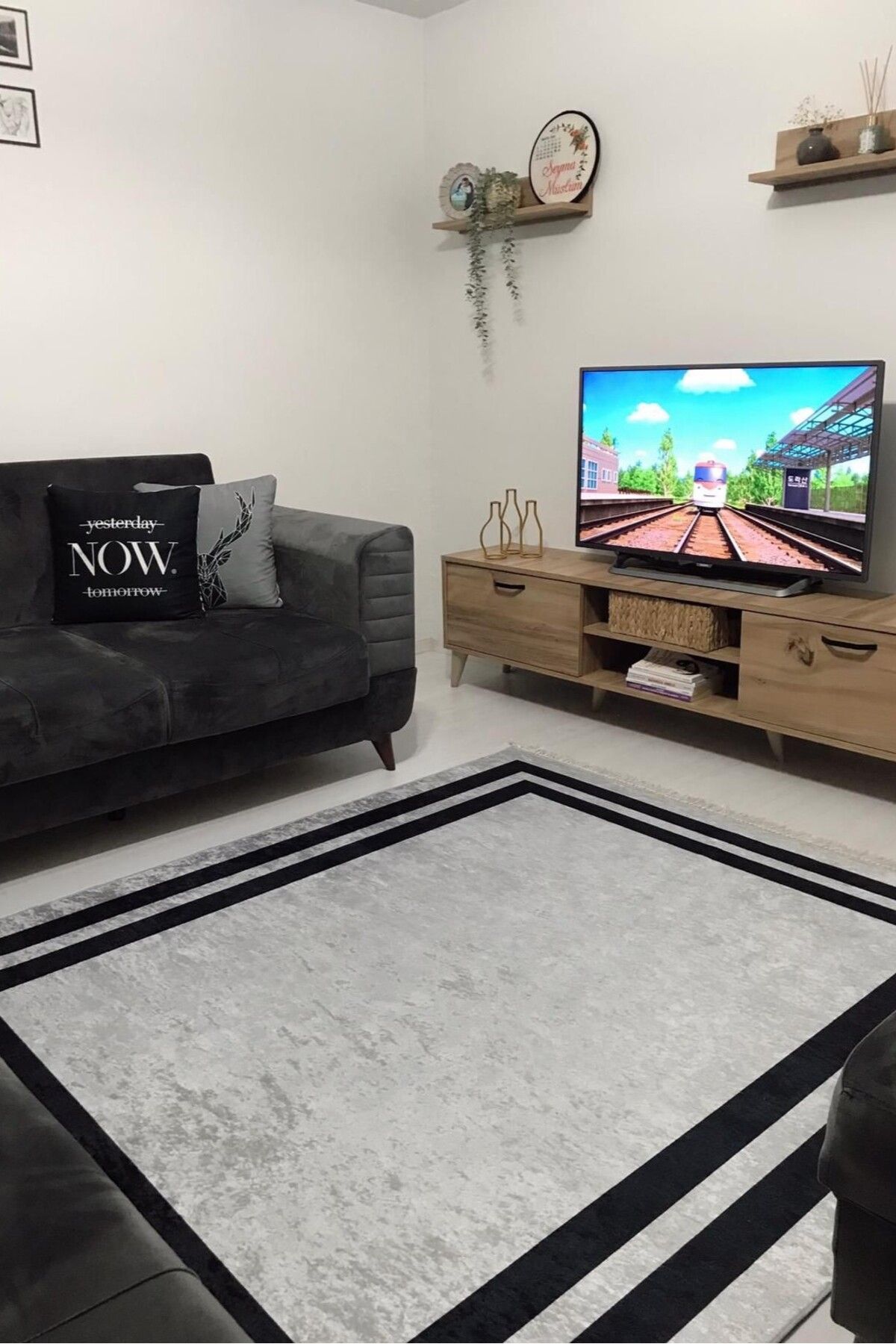 CENTER AVM Gri Siyah Halı Makinede Yıkanabilir Kaymaz Taban Halı Salon Halısı Mutfak Halısı