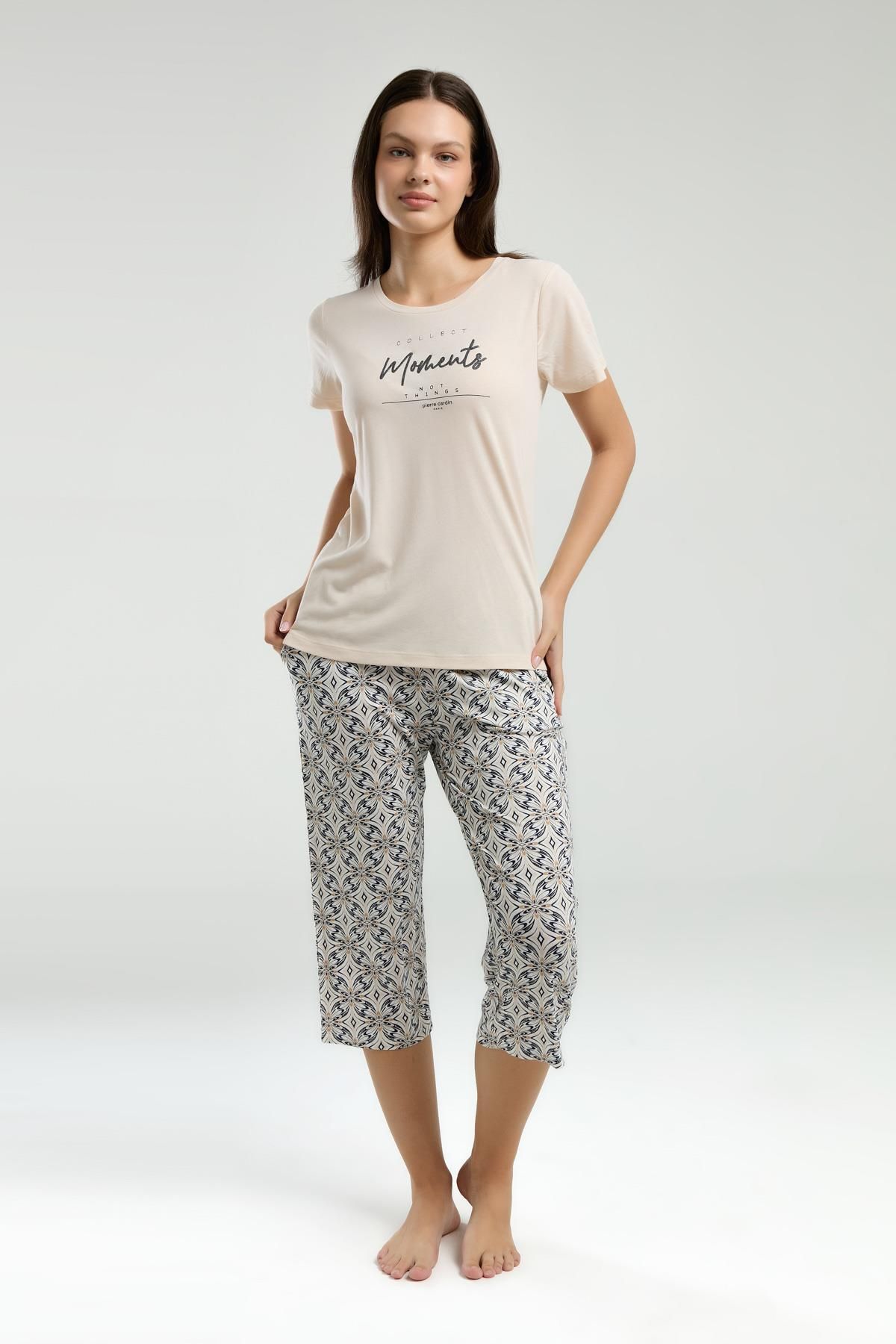 Pierre Cardin Yazı Baskılı T-shirt ve Desenli Cepli Kapri Pijama Takım