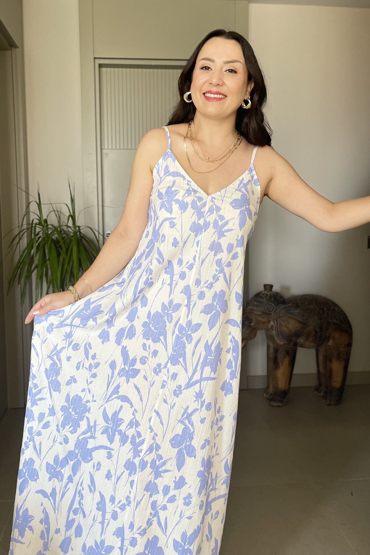 Butik İnce Ayarlanabilir Askılı V Yakalı Uzun Elbise