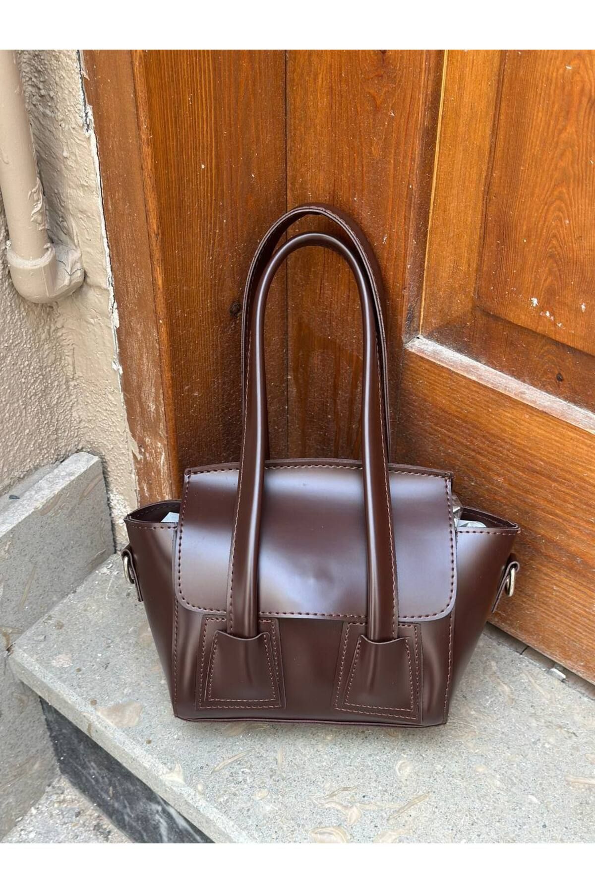moda paketi Kadın Kahverengi Mini El ve Omuz Çantası - Kapaklı, Ayarlanabilir Askılı
