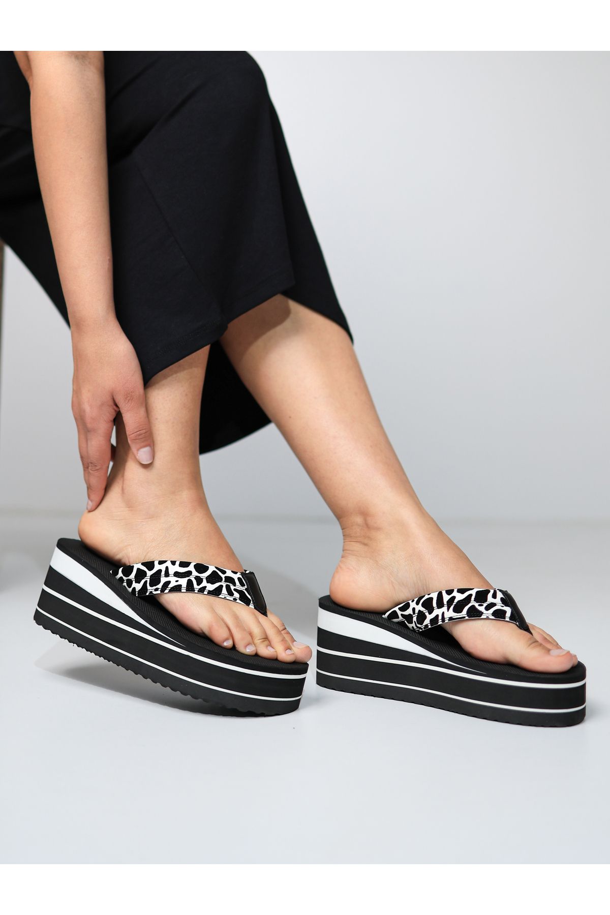 HANOX Afrodit Yüksek Platform Topuk Siyah Kadın Parmak Arası Plaj Terlik Flip Flops (7.0) Cm