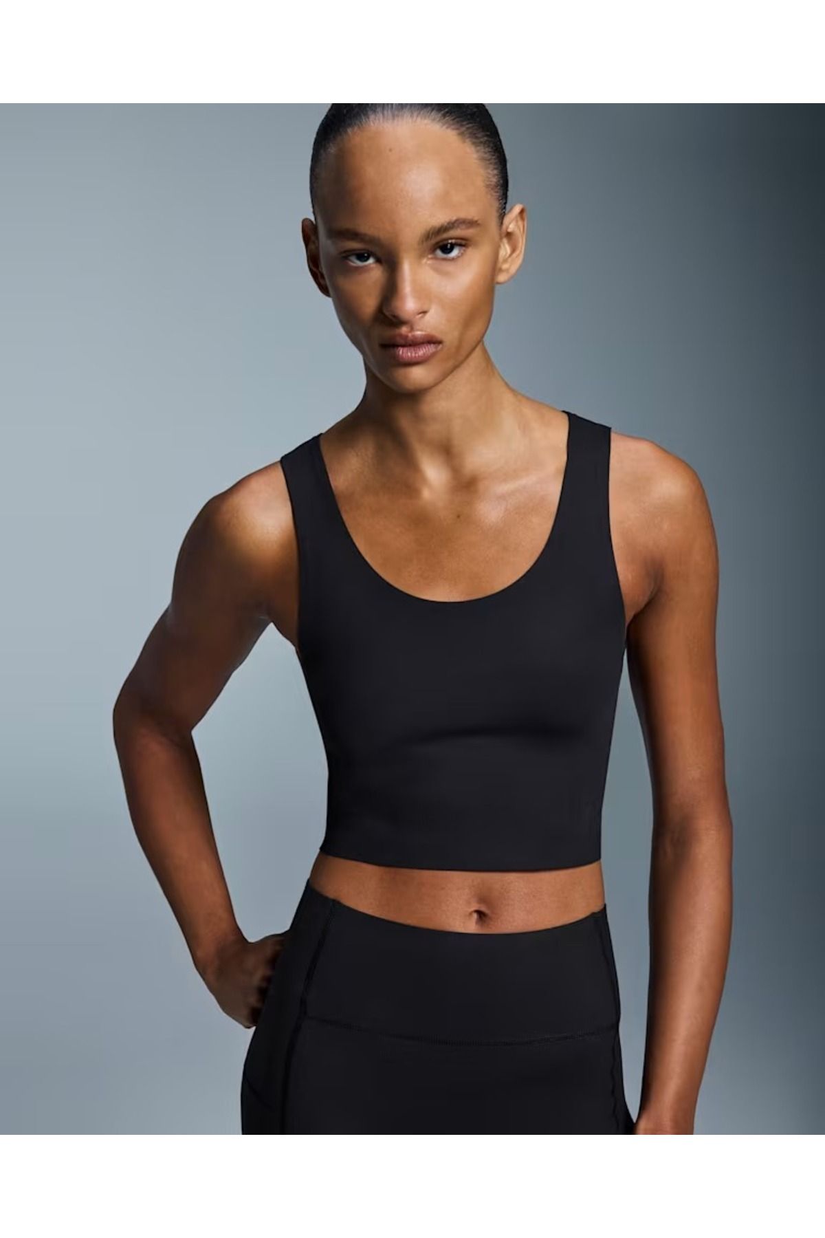 ON Studio Open Back Crop, Açık Sırtlı, Yumuşak Kadın Spor Üstü