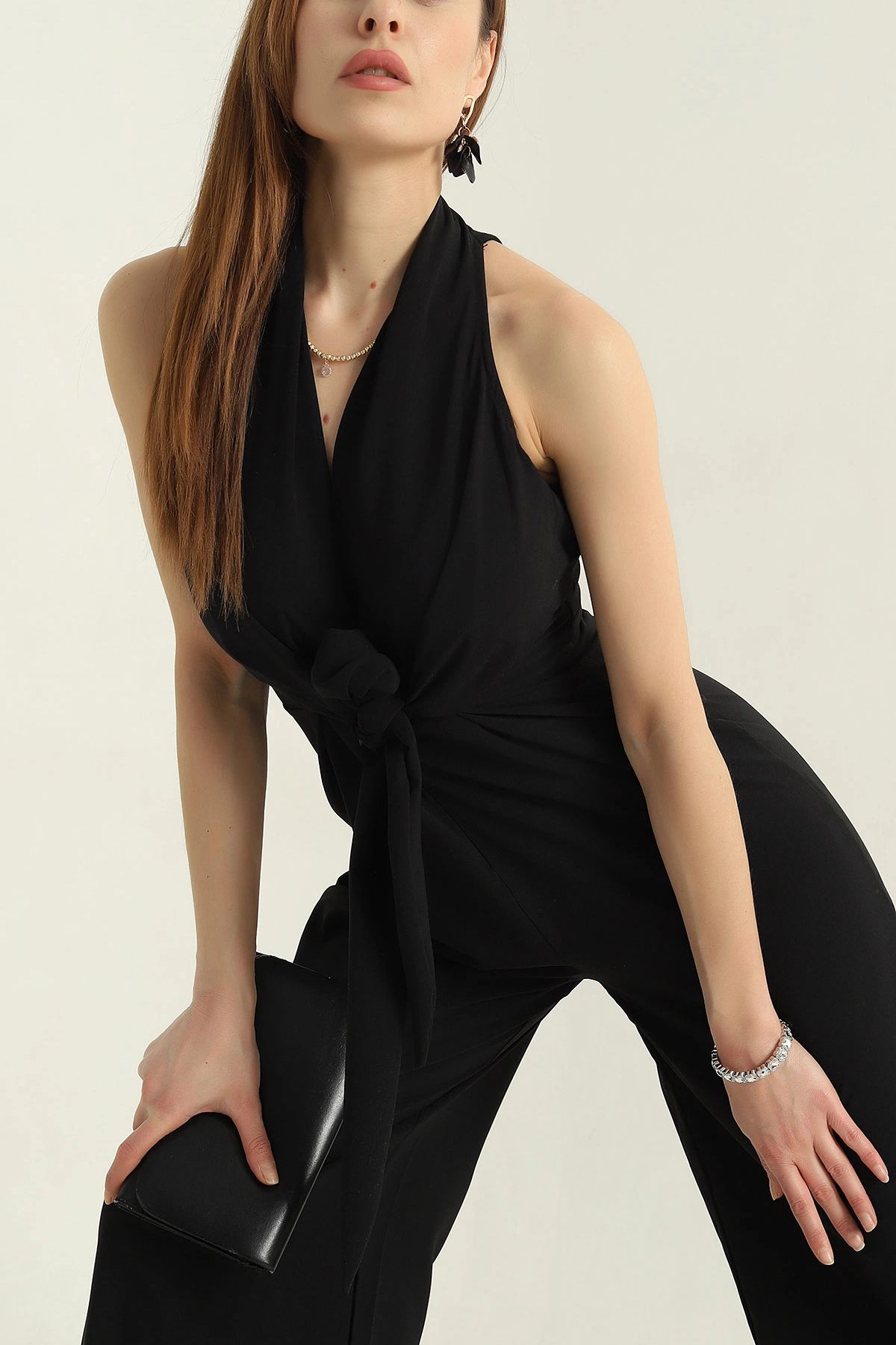 Neşeli Butik kadın siyah bağlama detaylı tulum NBMY3551