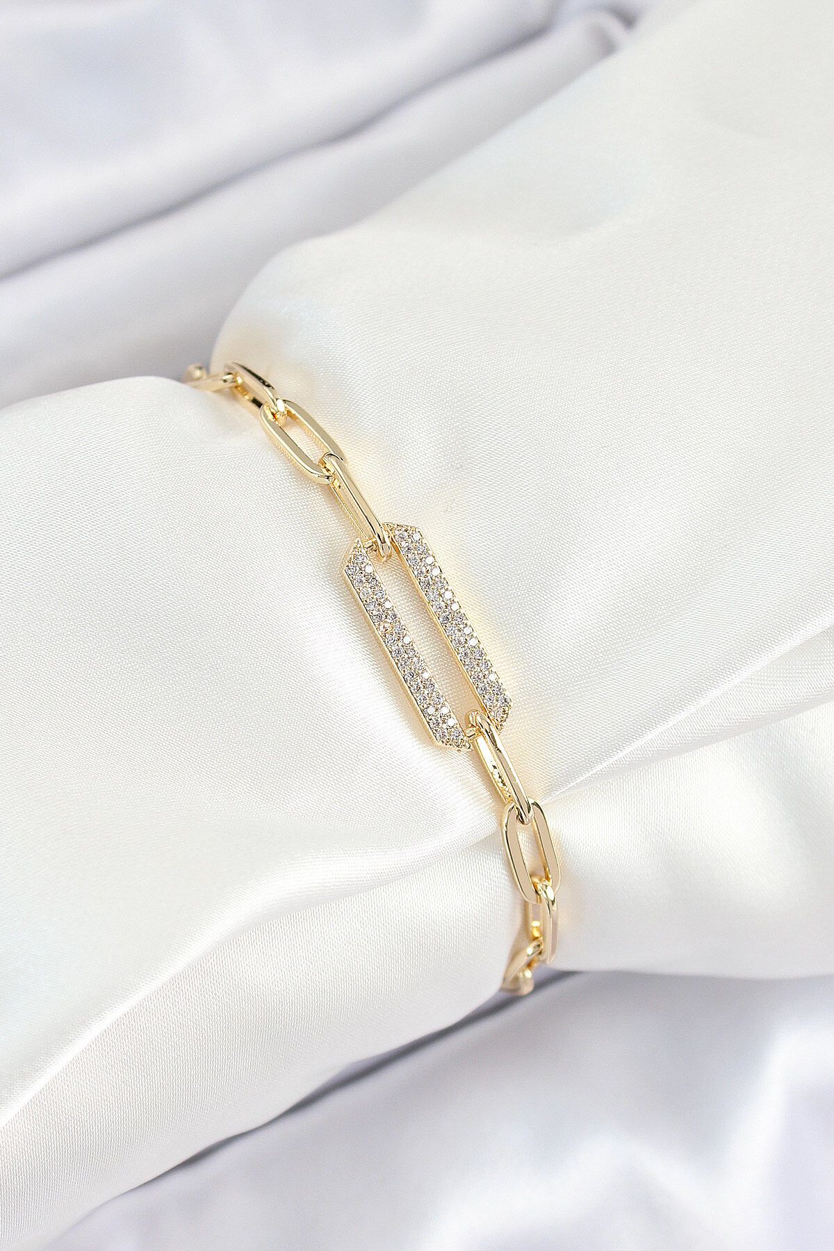 Avantaj Kapıda ® Pirinç Dikdörtgen Model Zirkon Taşlı Gold Renk VİP Seri Kadın Bileklik