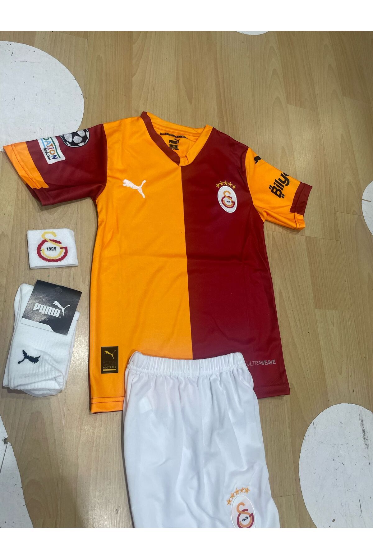 Nevruz 5 Yıldızlı // Galatasar y\ \\ 4'lü Set Arkası Boş Sarı Kırmızı Renk Çocuk Forma Şort Çorap Bileklik