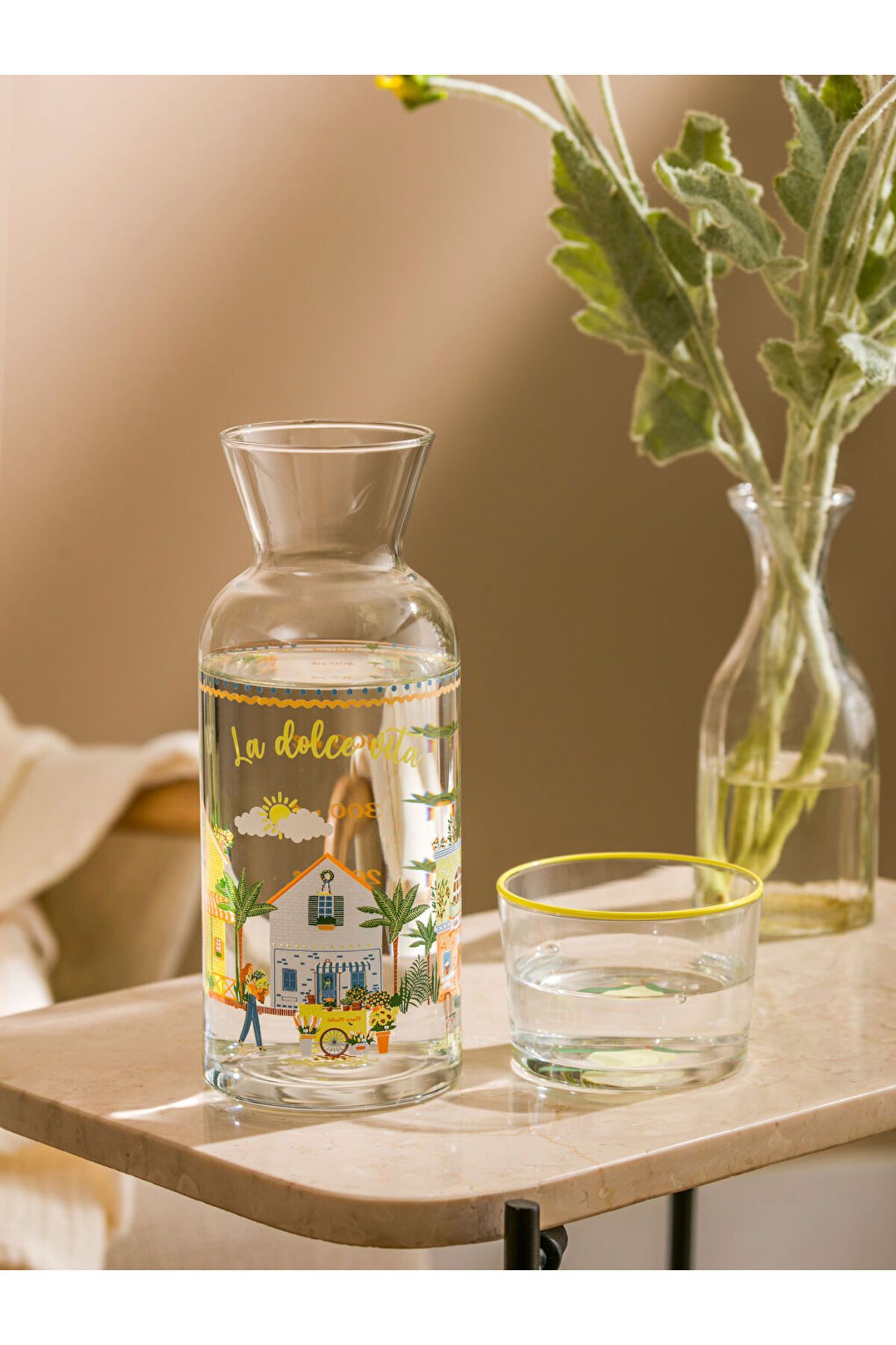 LC Waikiki Karişik Baskılı Cam Su Şişesi 700 ml
