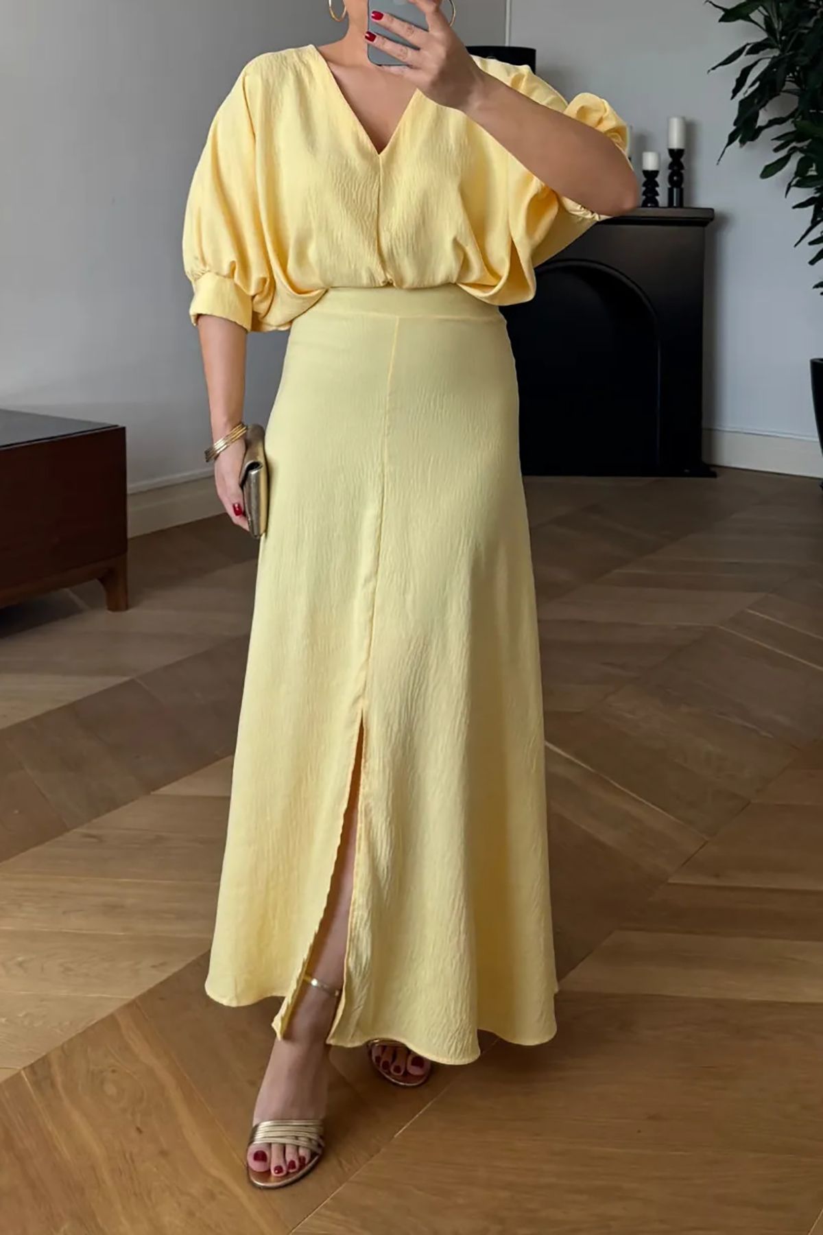 Neşeli Butik Sarı V-yaka likralı yazlık elbise NBMY3579