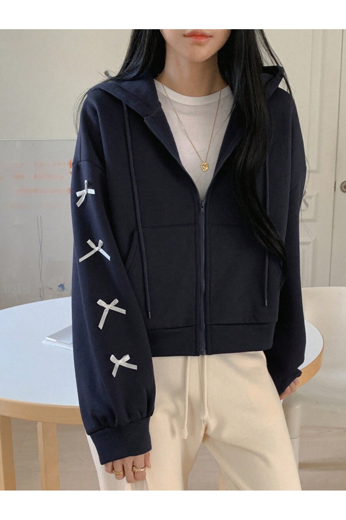 MOONBULL  Kadın Kolları Fiyonklu Detaylı Kapüşonlu Fermuarlı Crop Sweatshirt - Görsel 7