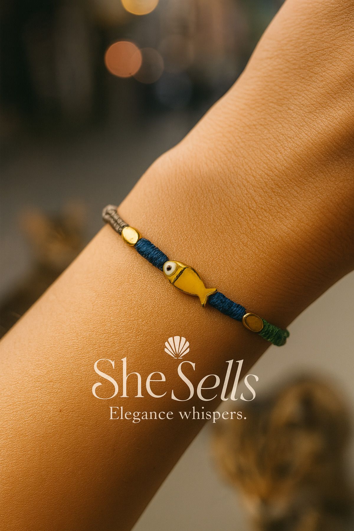 She Sells Altın Kaplama Toplarla ve Balık Charm ile Detaylandırılmış Çok Renkli Bileklik