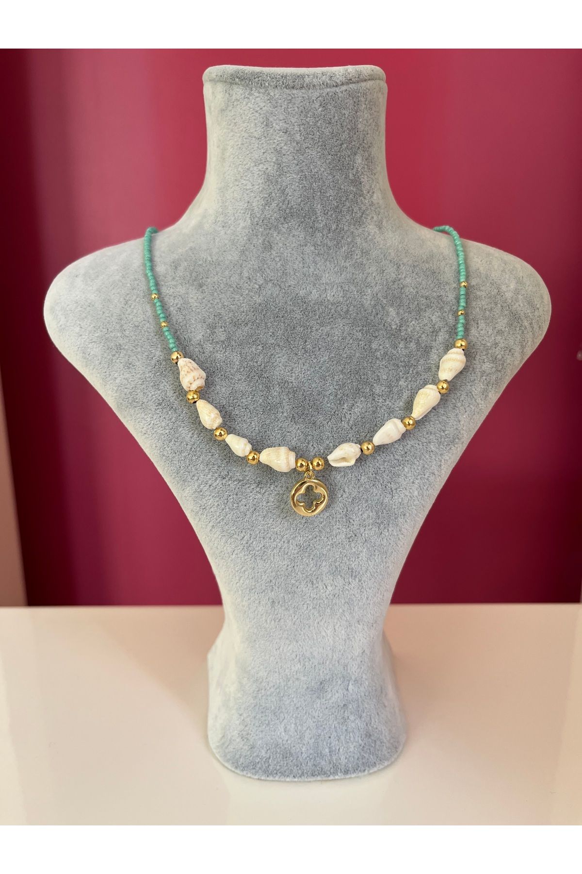Asteria Jewelry Deniz Kabuğu ve Yonca Uçlu Boncuklu Kolye