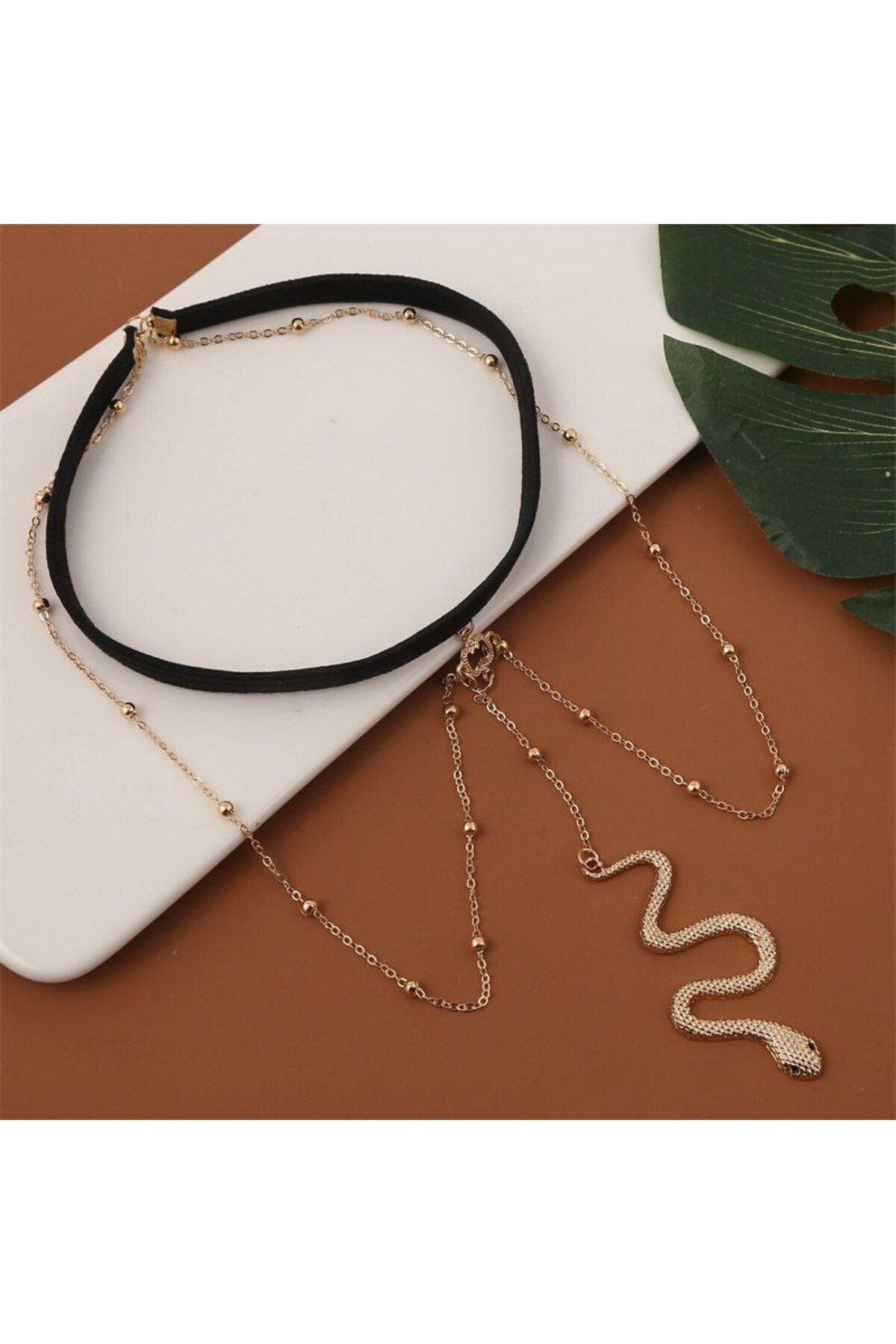 Genel Markalar Şıklığınızı Tamamlayacak Yılan Modeli Bacak Aksesuarı