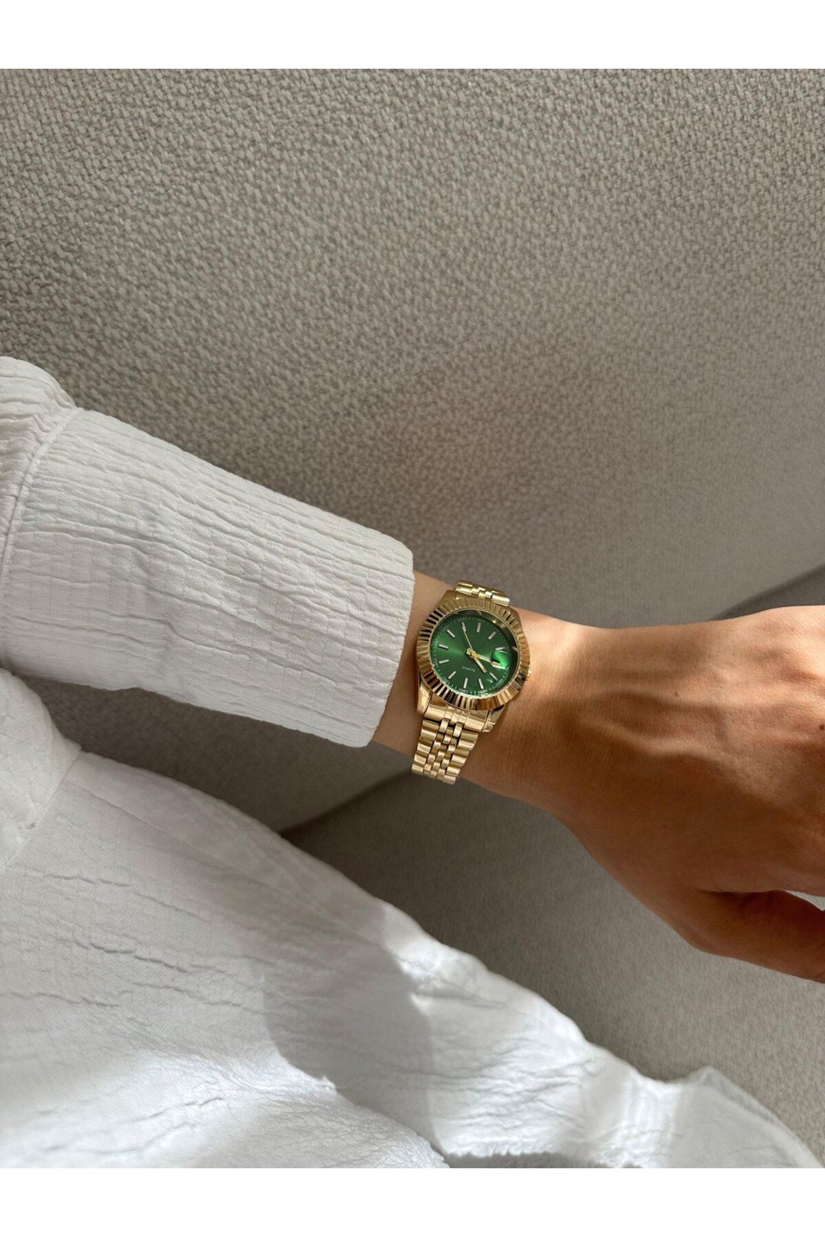 MERW Betty Model Gold Yeşil Renk Metal Kordon Vintage Seri Kadın Kol Saati
