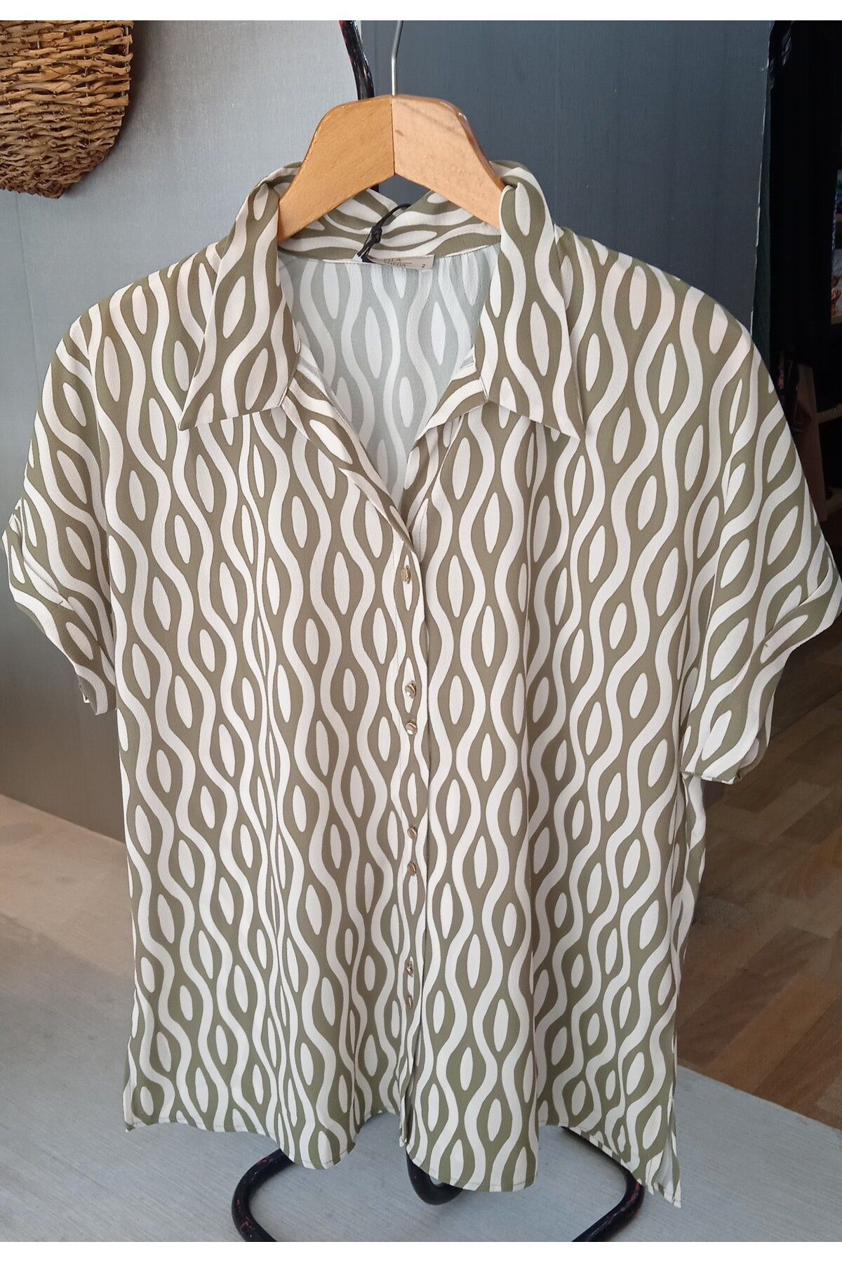 ELLA CAMELIA CAMELİA Büyük Beden Haki Renk Likralı Polyester Kumaştan Gömlek