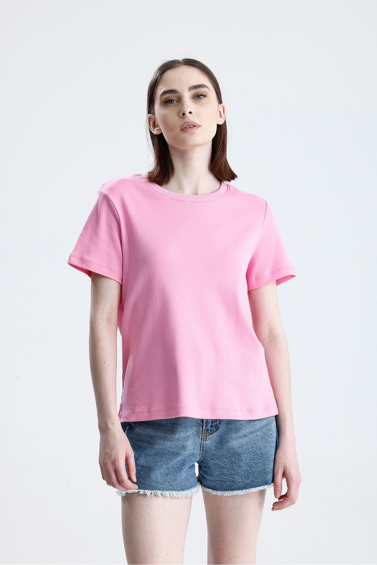 Sofist İstanbul Pembe Regular Fit Basic Kadın T-Shirt %100 Pamuk Yırtmaçlı Kısa Kol Bisiklet Yaka Düz Renk