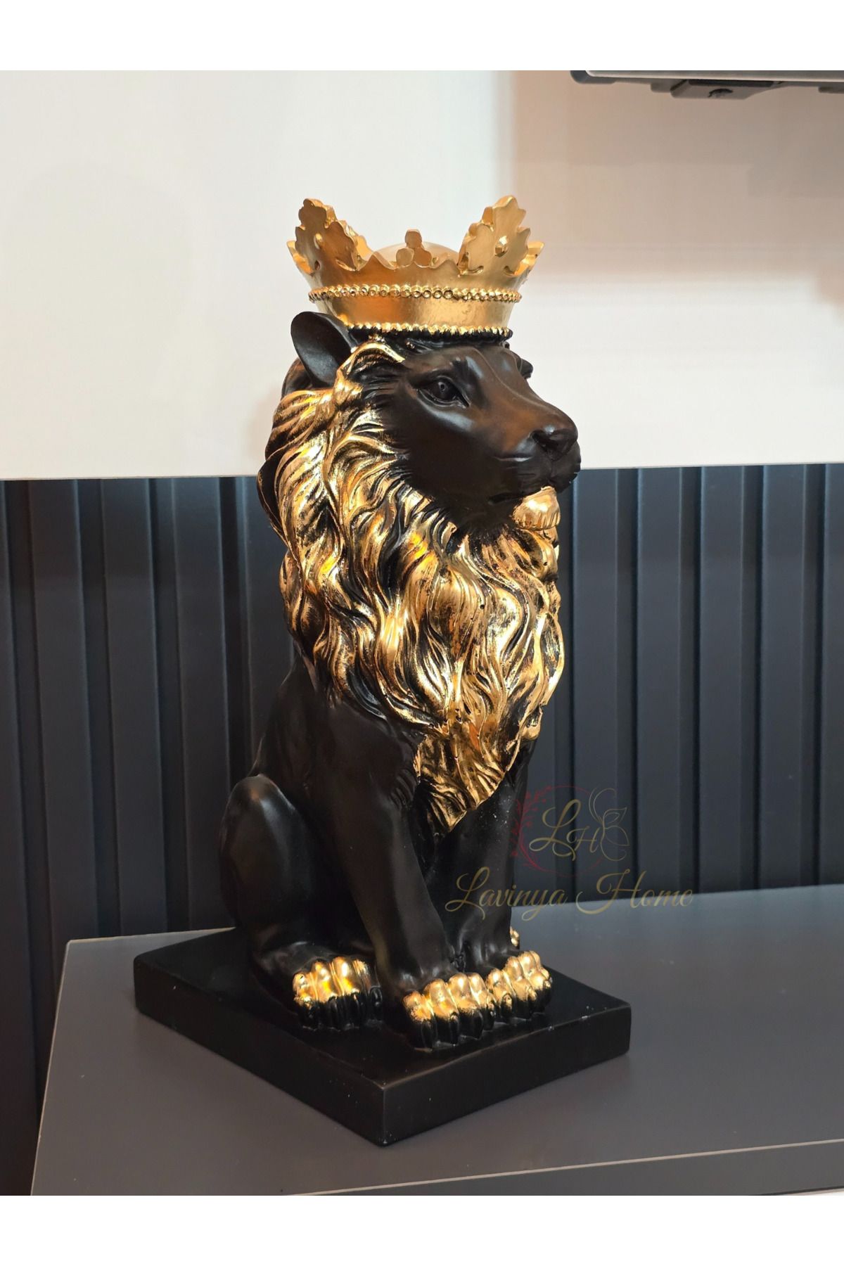 LH Lavinya Home Dekoratif Biblo Aslan Kral 19x35 cm | Siyah Üzeri Gold Detaylı Polyester Figür