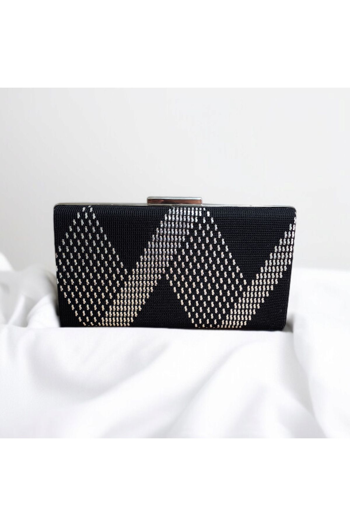 Telli Art Telkırma İşlemeli Siyah Clutch – Zarif El Çantası