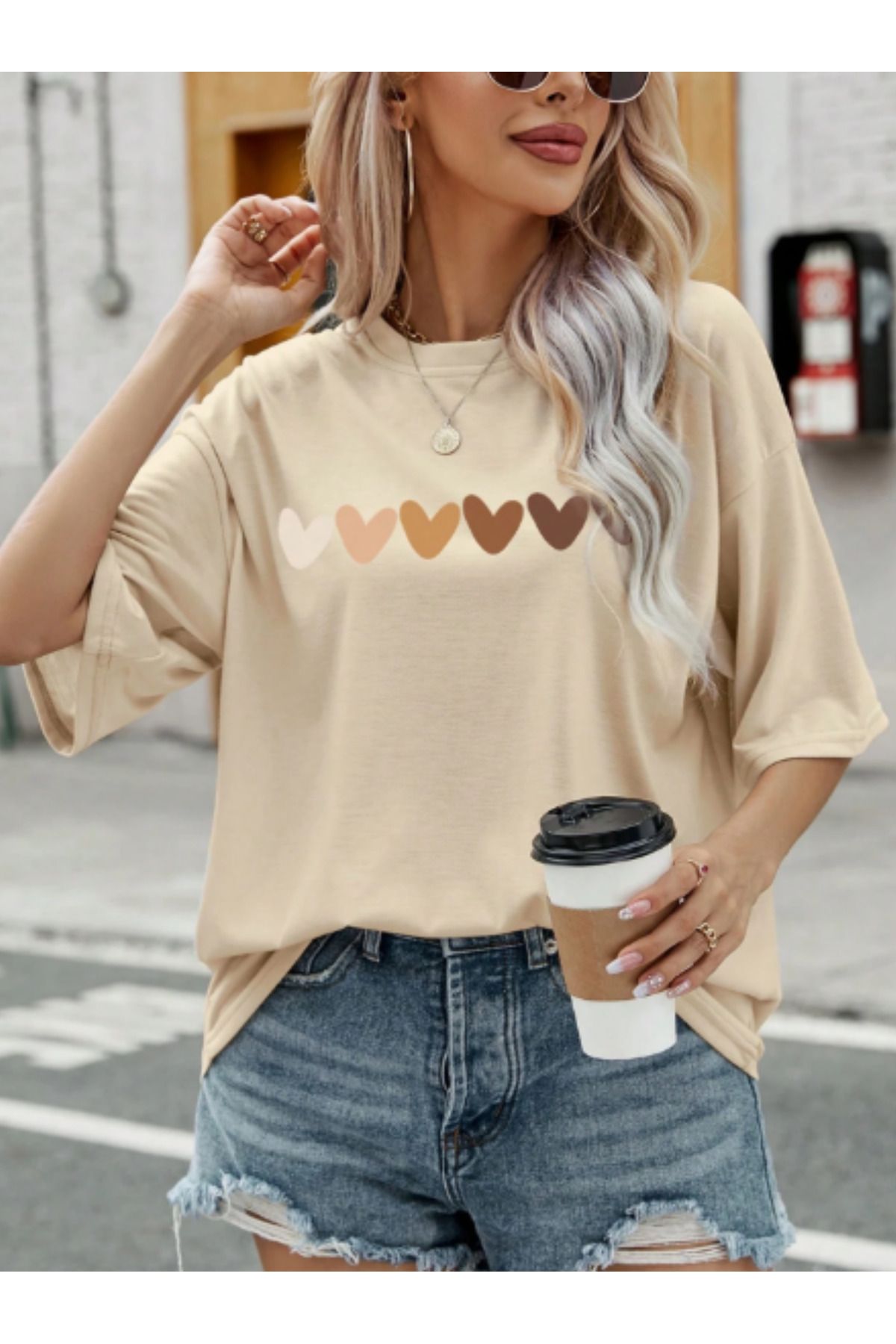 BEETON Hearts T-Shirt - Bej Baskılı Oversize Bisiklet Yaka Kısa Kol Tişört