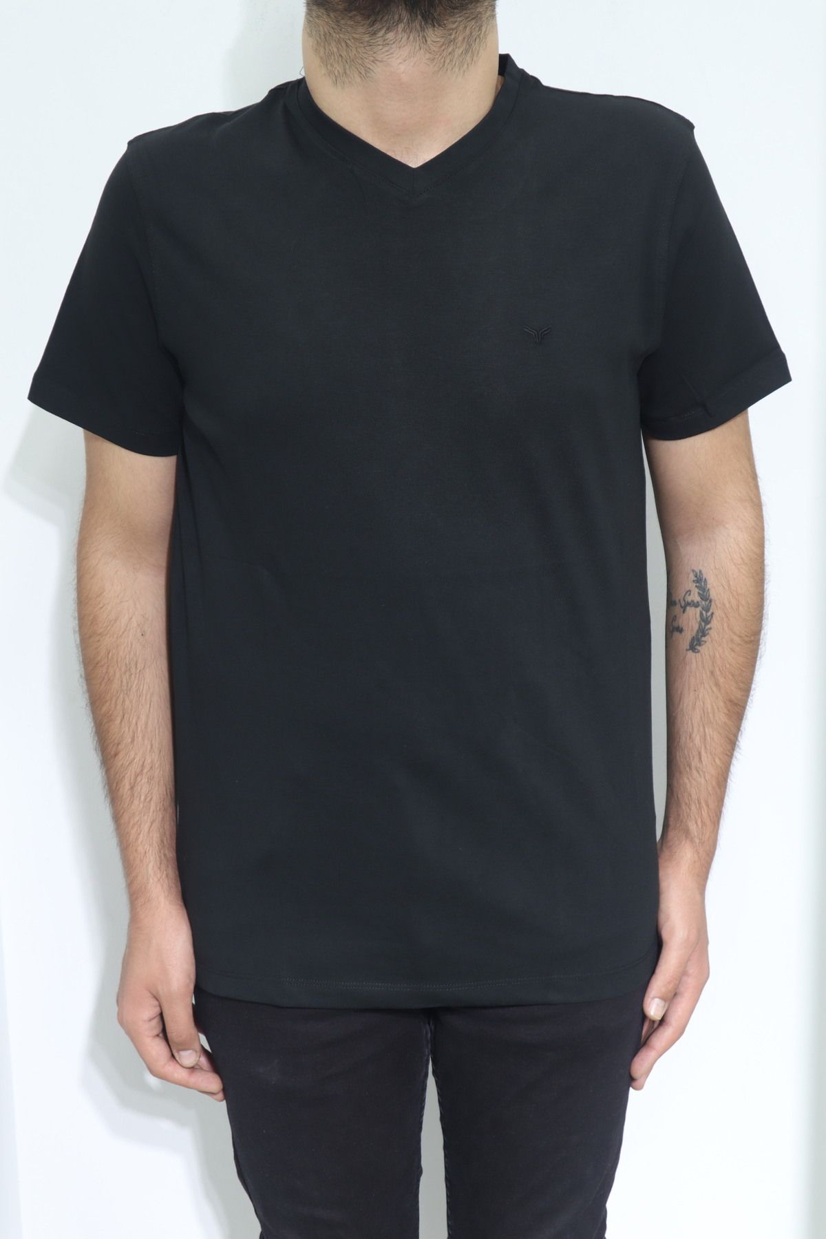 Özhürmet Triko DMC TEKSTİL Erkek Siyah Düz Spor Kesim Rahat Kalıp V Yaka T-Shirt