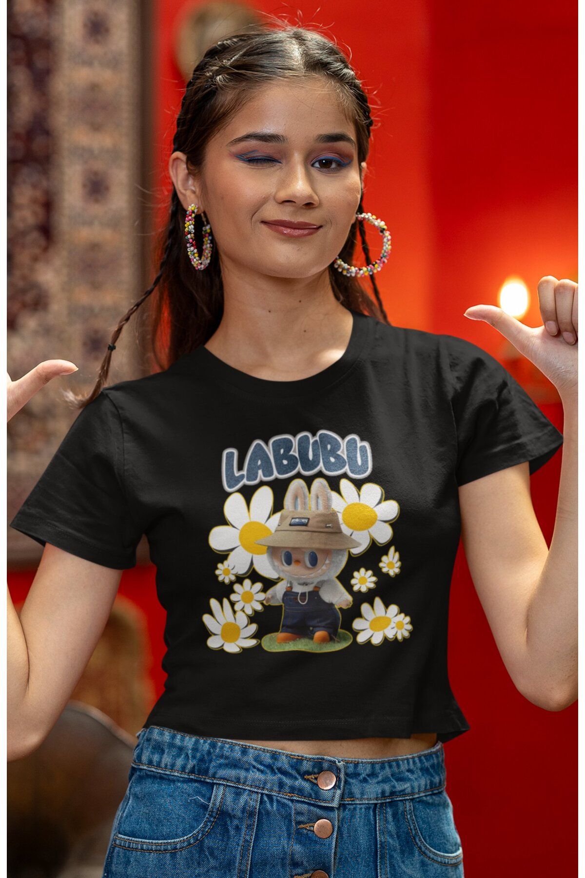 Fuddy Moda Labubu Papatyalı Baskılı Kadın Crop Top, Sevimli Peluş Temalı Kız Çocuk Crop Bluz