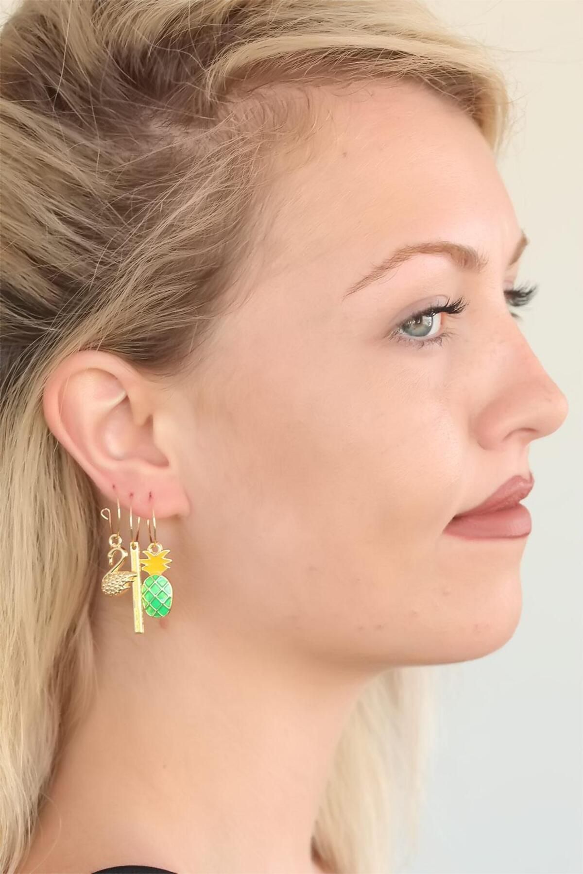AfraBeauty Paslanmaz Çelik Ananaslı Üçlü Küpe Seti | Altın Rengi & Şık Taş Detaylar