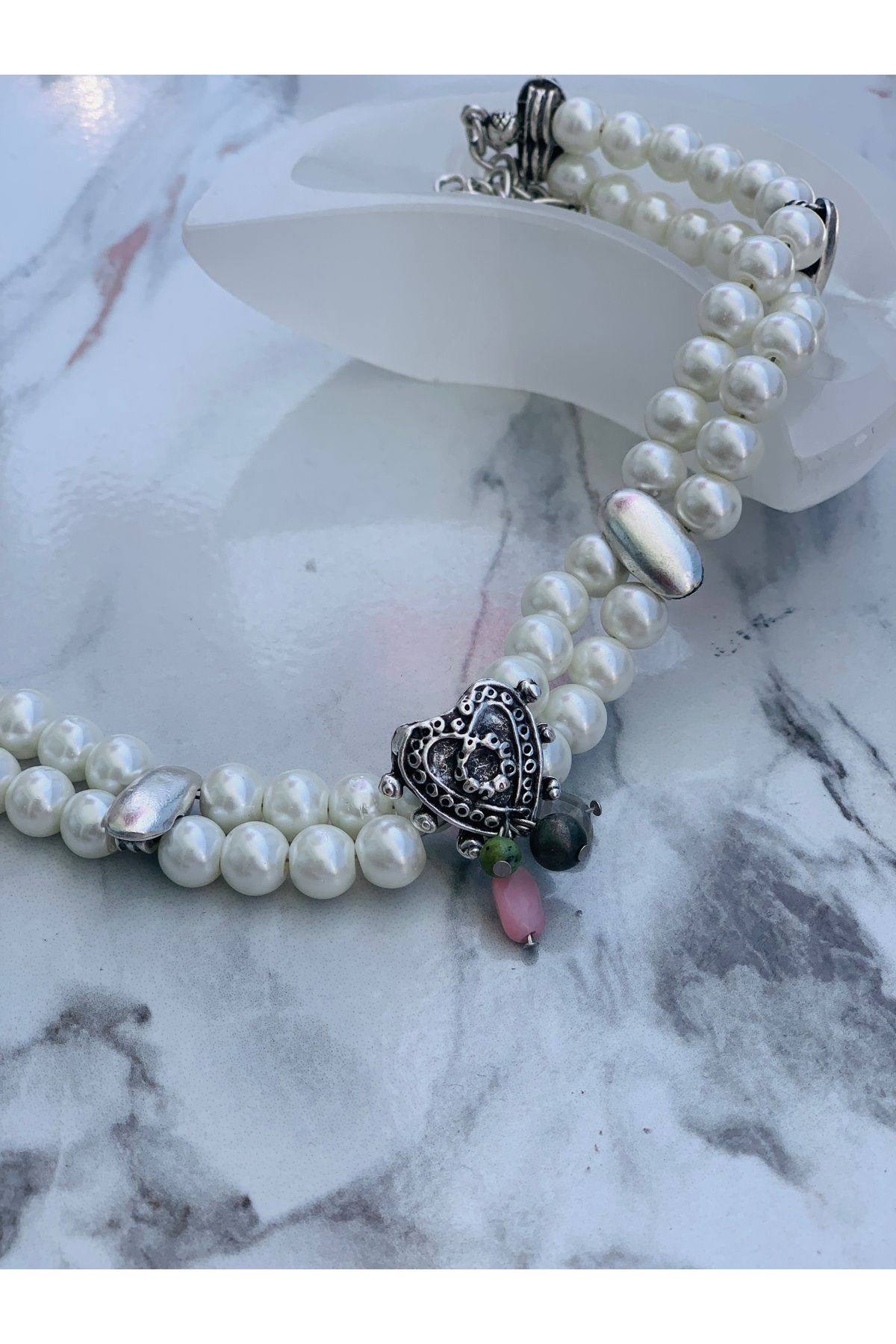 Medusa Accessories Kalp Detaylı Cam İnci Choker Kadın Kolye