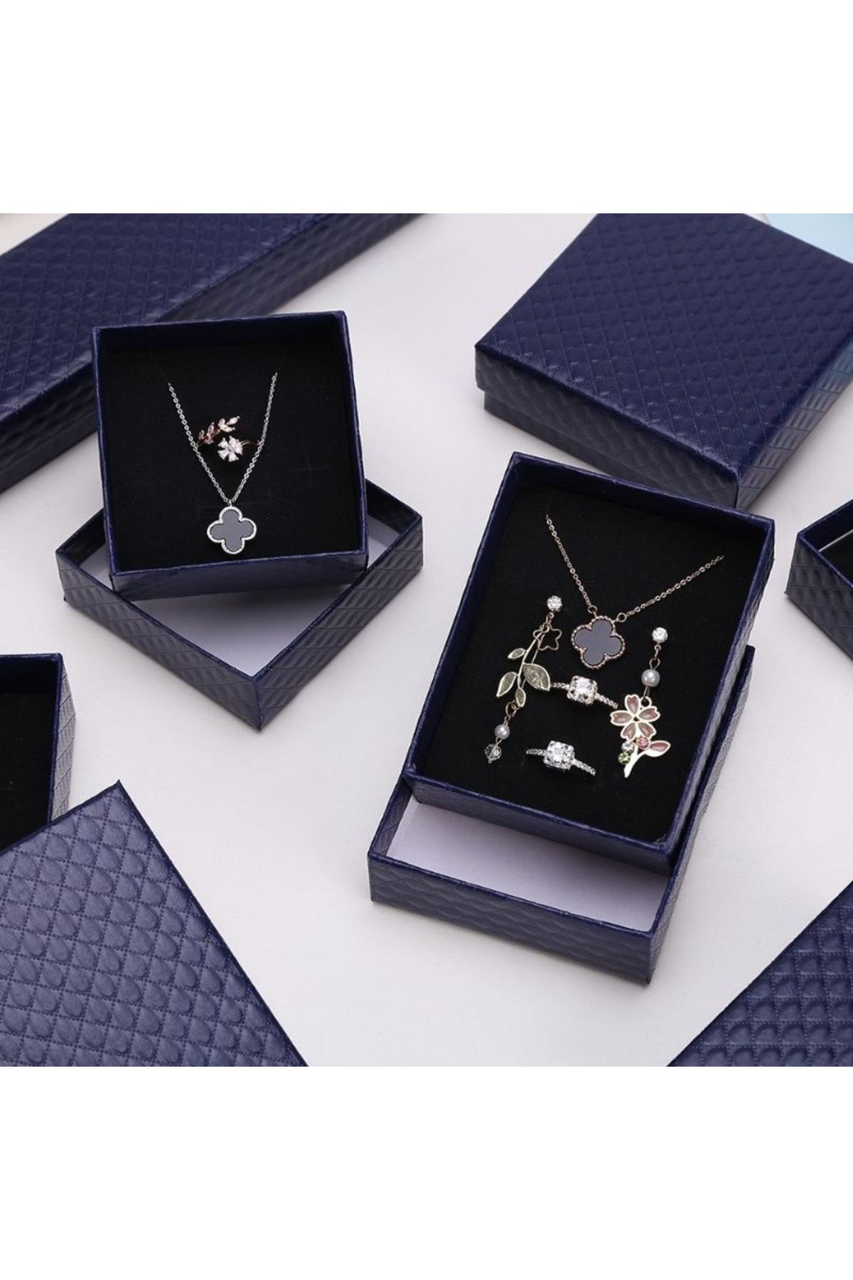 OEM-Elegant keychain box, premium protection and sophisticated design for keychains 6