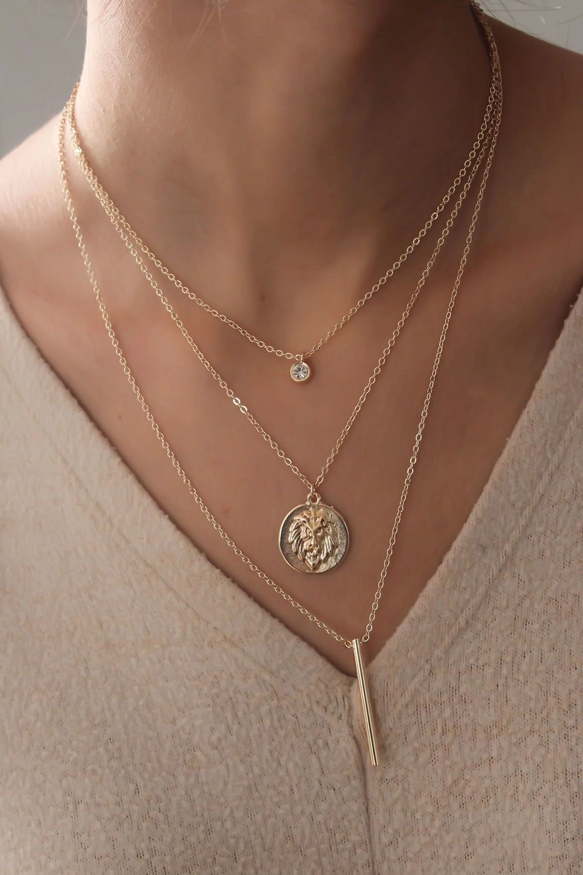 Clariss Gold Renk Aslan Figür Zirkon Taş Detay 3'lü Kadın Kolye