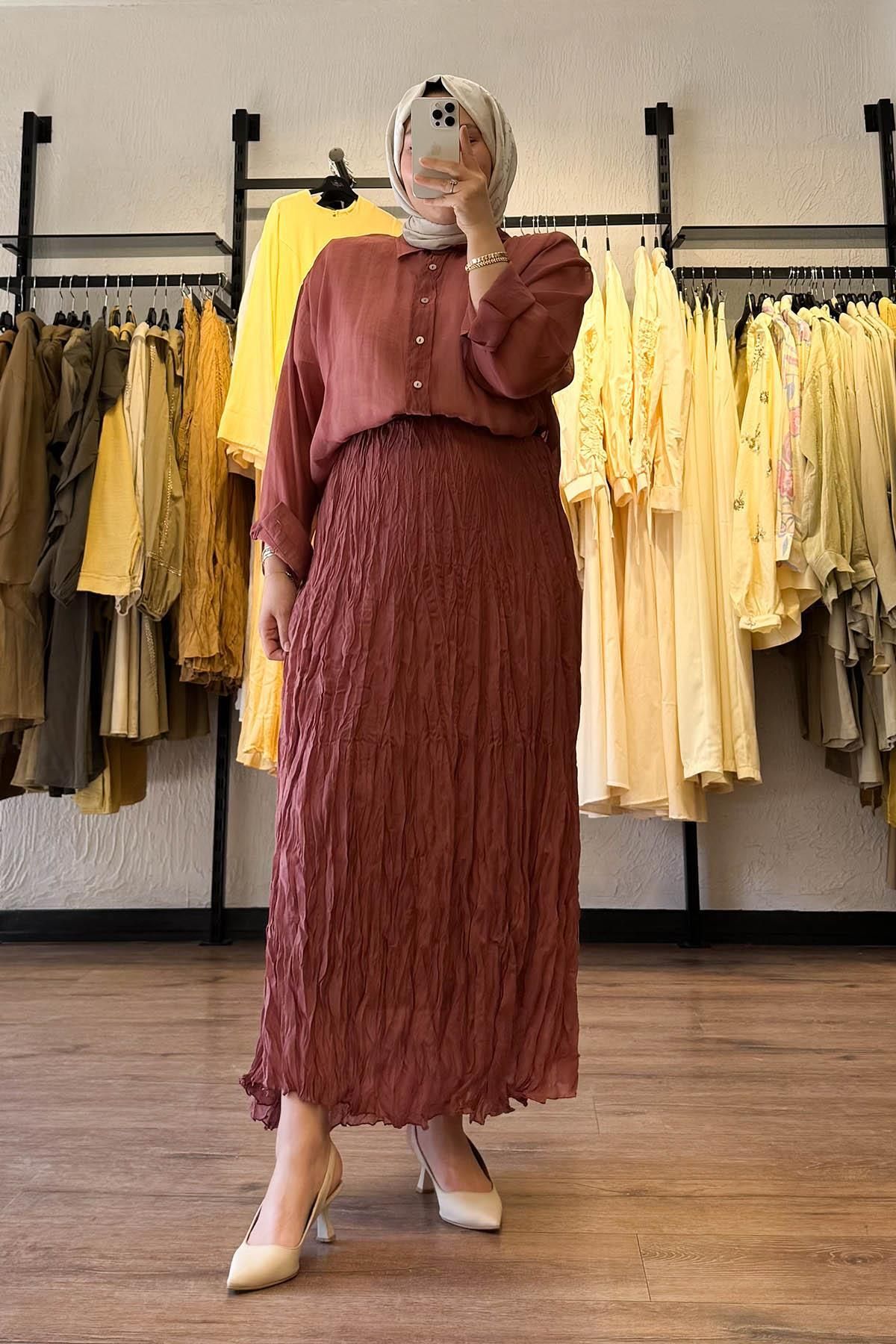 MERVE KAYKISIZ Oversize İpeksi Kırışık Etek Takım Kiremit