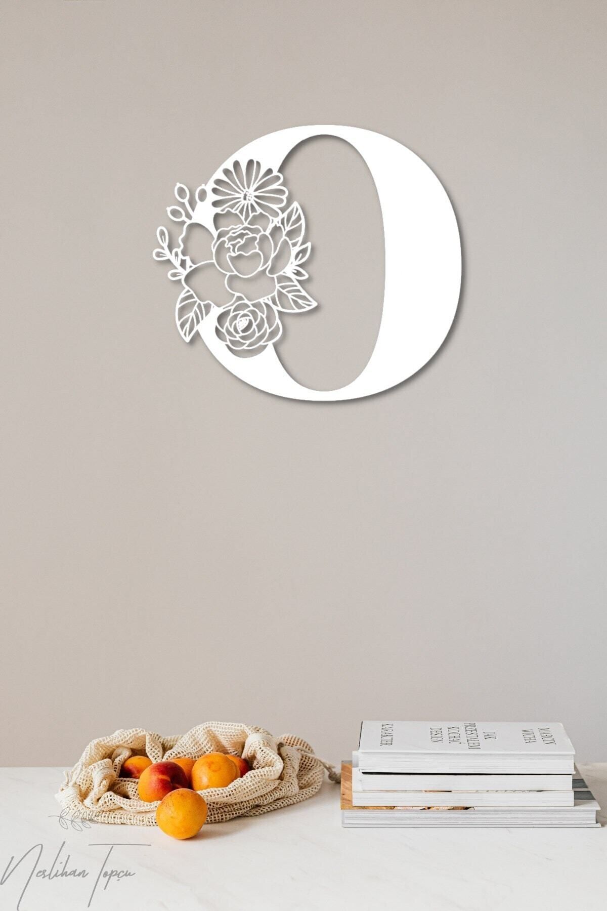 Elioure Beyaz Ahşap Çiçek İşlemeli O Harfi Duvar Dekoru 30x30 cm MDF Tablo