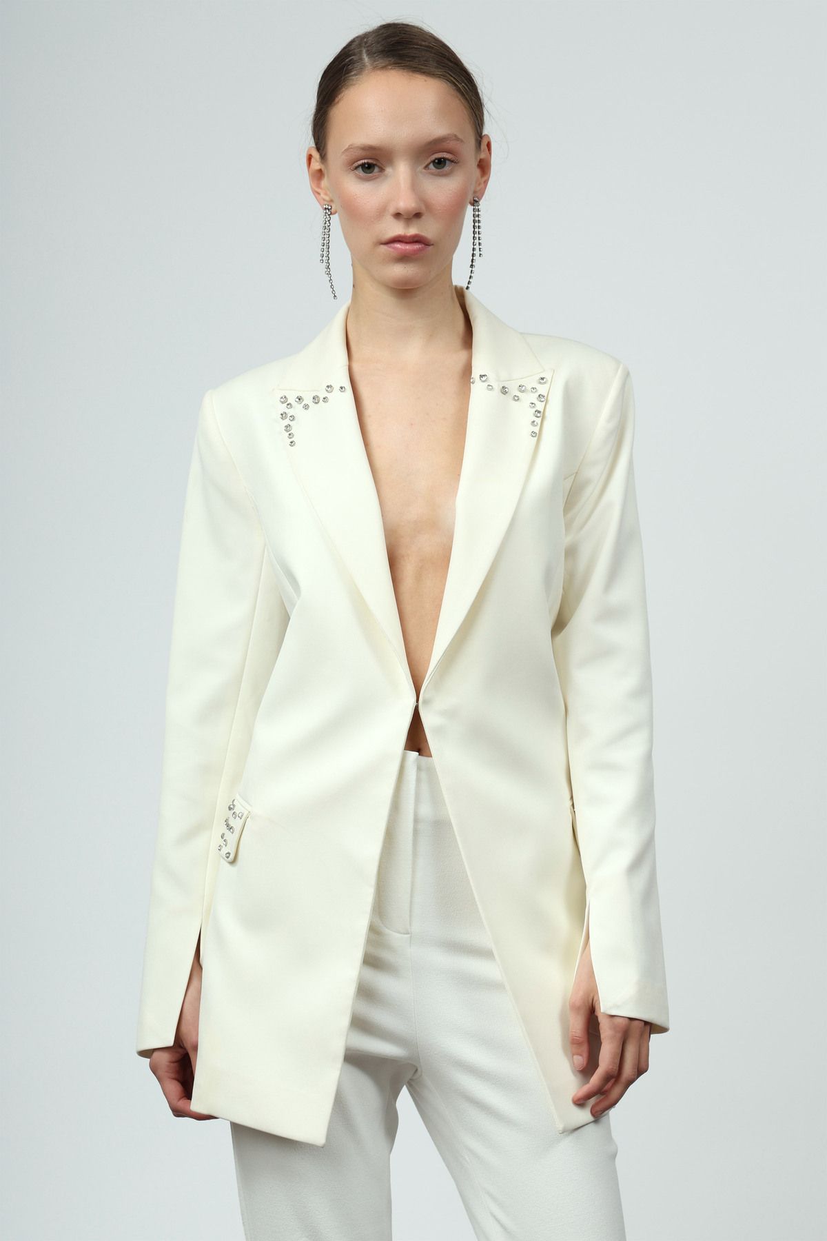 Diagonal Taş Aplikeli Uzun Blazer Ceket
