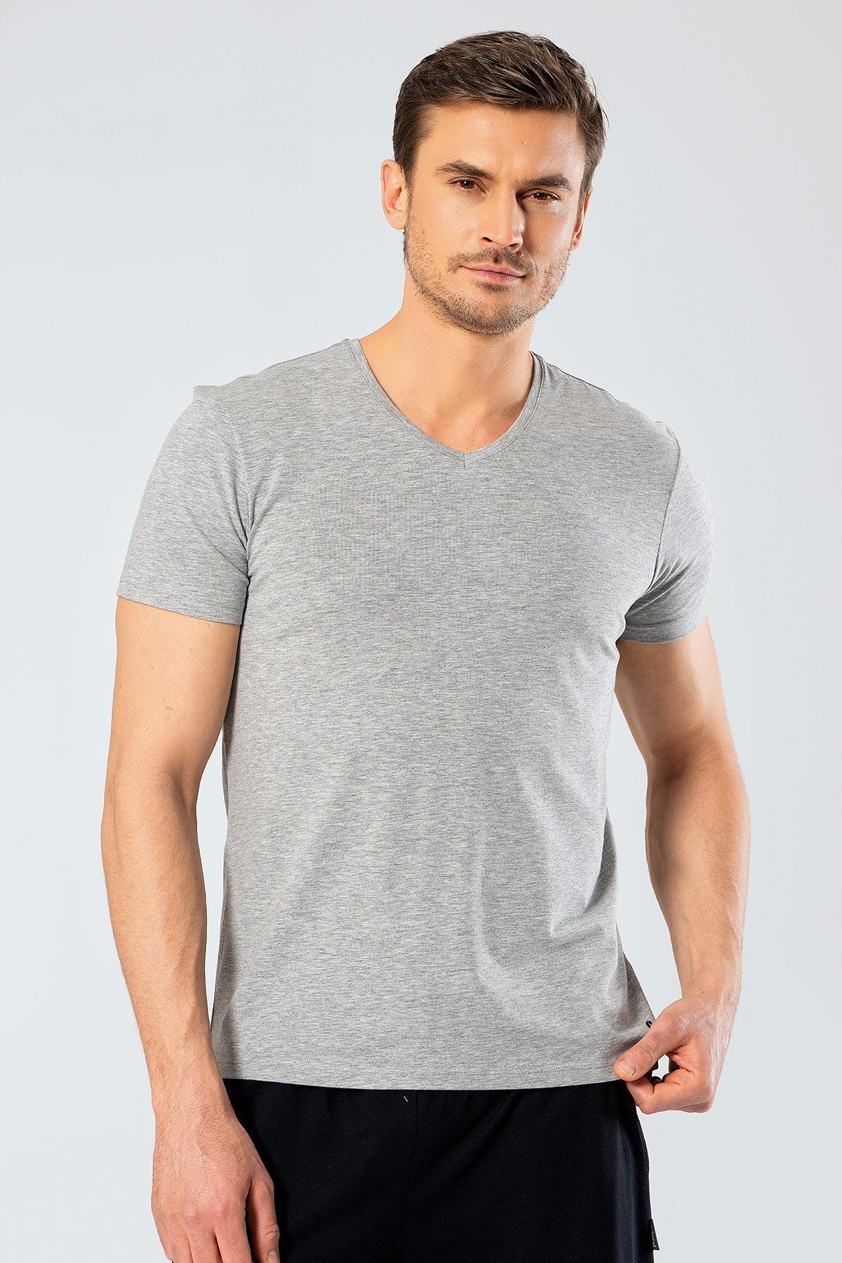 Cacharel Erkek Pamuklu V Yaka Kısakol T-shirt, %95 Pamuk %5 Likra