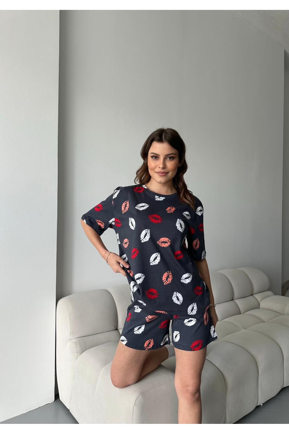 LETS BASIC Organik Pamuklu Dudak Baskılı Kısa Kollu Şortlu Kadın Pijama Takımı