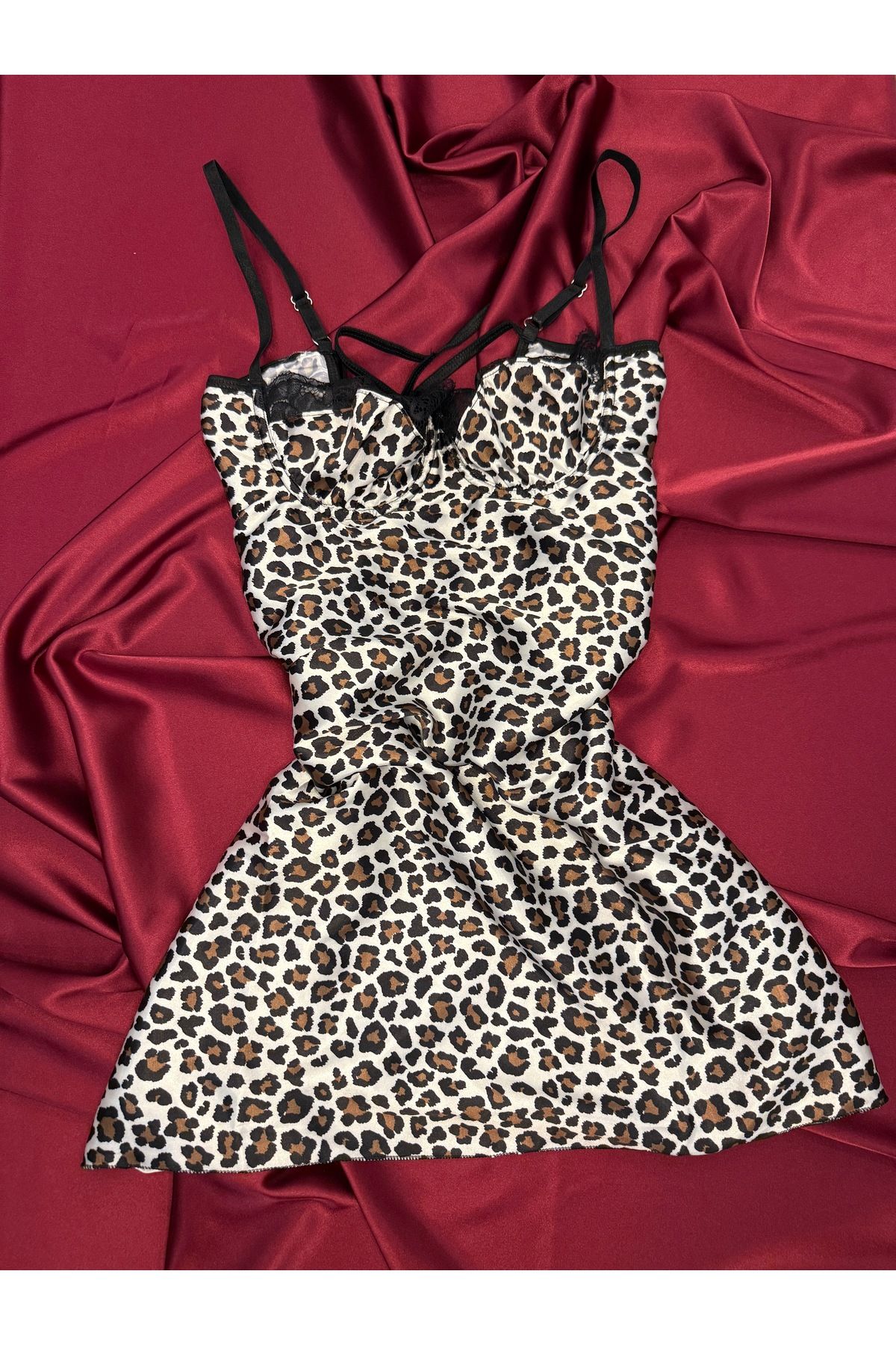 Esmilla Saten Leopar desenli Gecelik